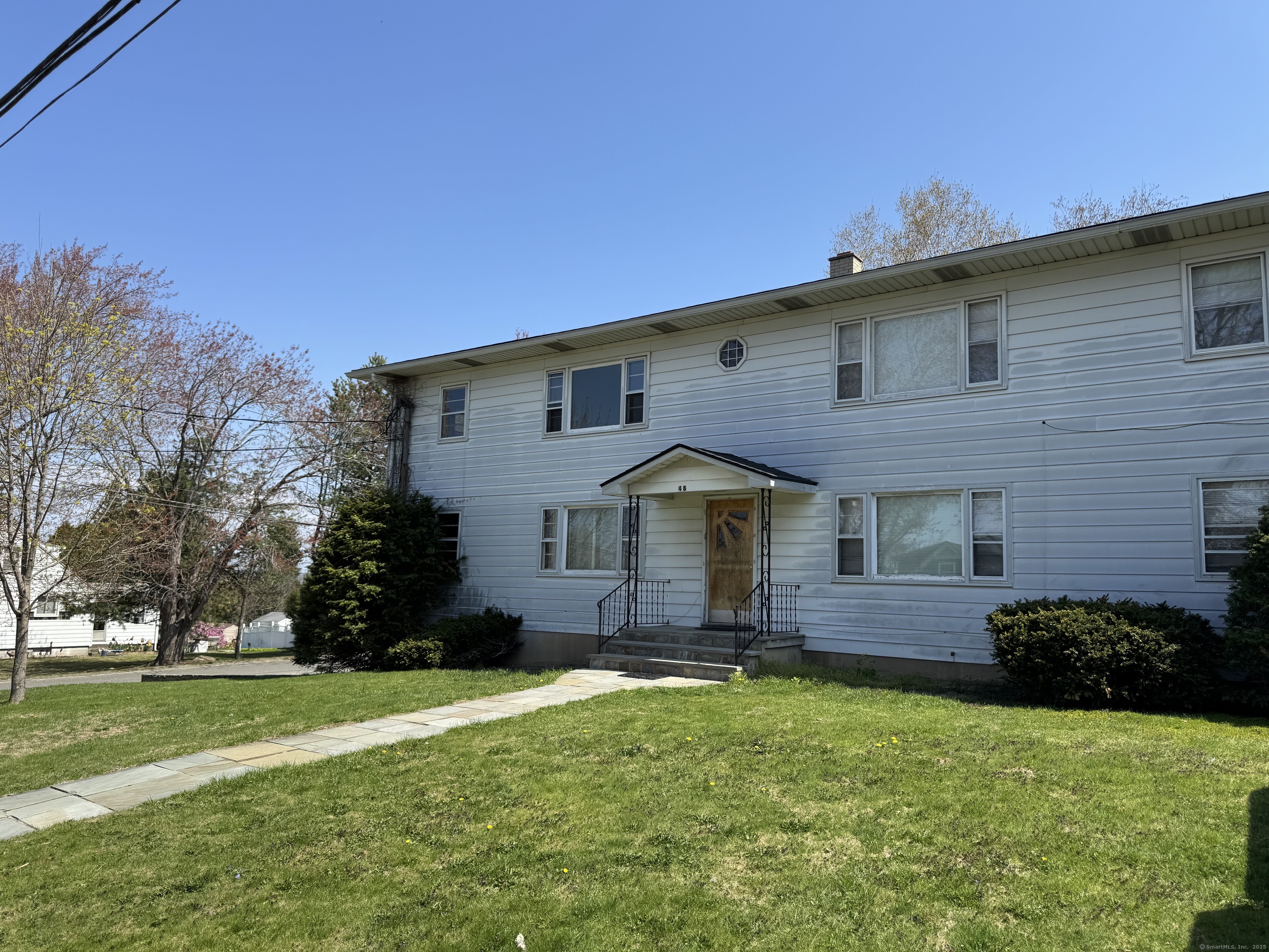 Arnold Street, Waterbury, Connecticut - 2 Bedrooms  
1 Bathrooms  
4 Rooms - 