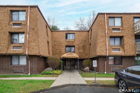 Photo of 126 Triangle Street #A32, Danbury, CT 06810 (MLS # 24164231)