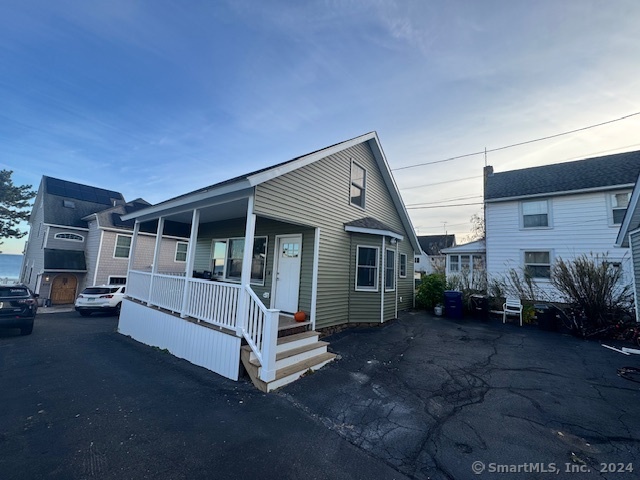 503 Ocean Avenue, West Haven, Connecticut - 2 Bedrooms  
1 Bathrooms  
5 Rooms - 