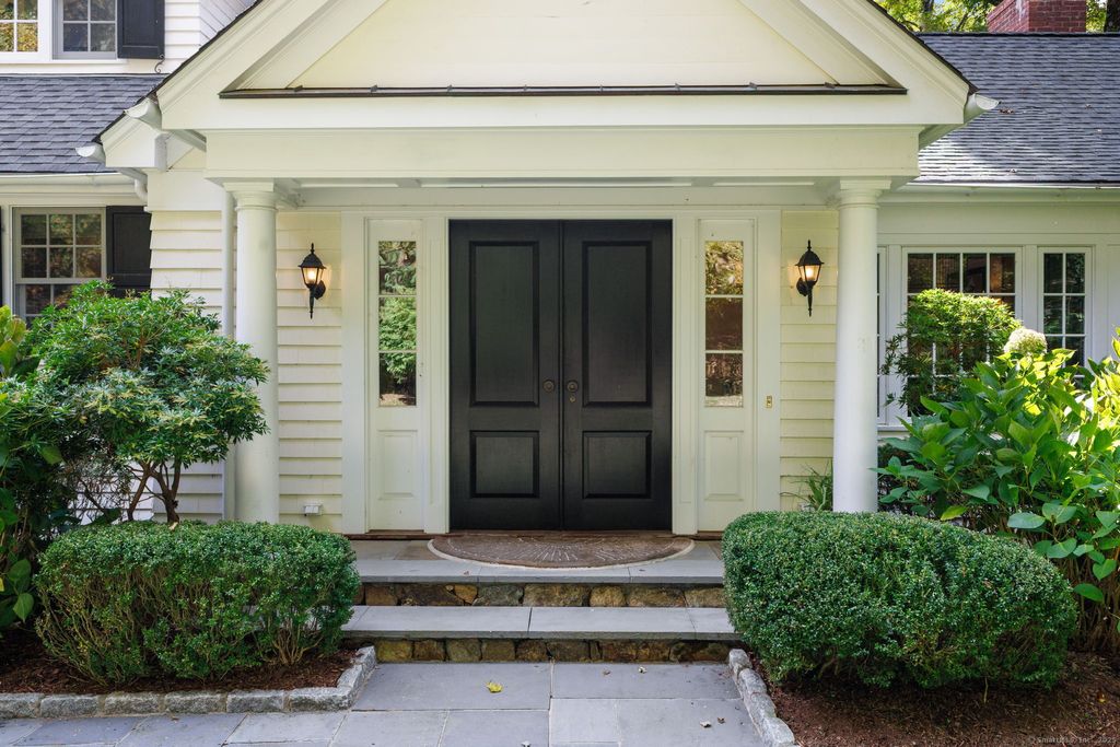 Photo of 758 Smith Ridge Road, New Canaan, CT 06840 (MLS # 24169931)