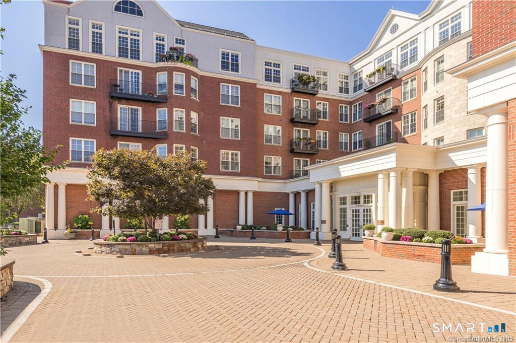 85 Memorial Road 201