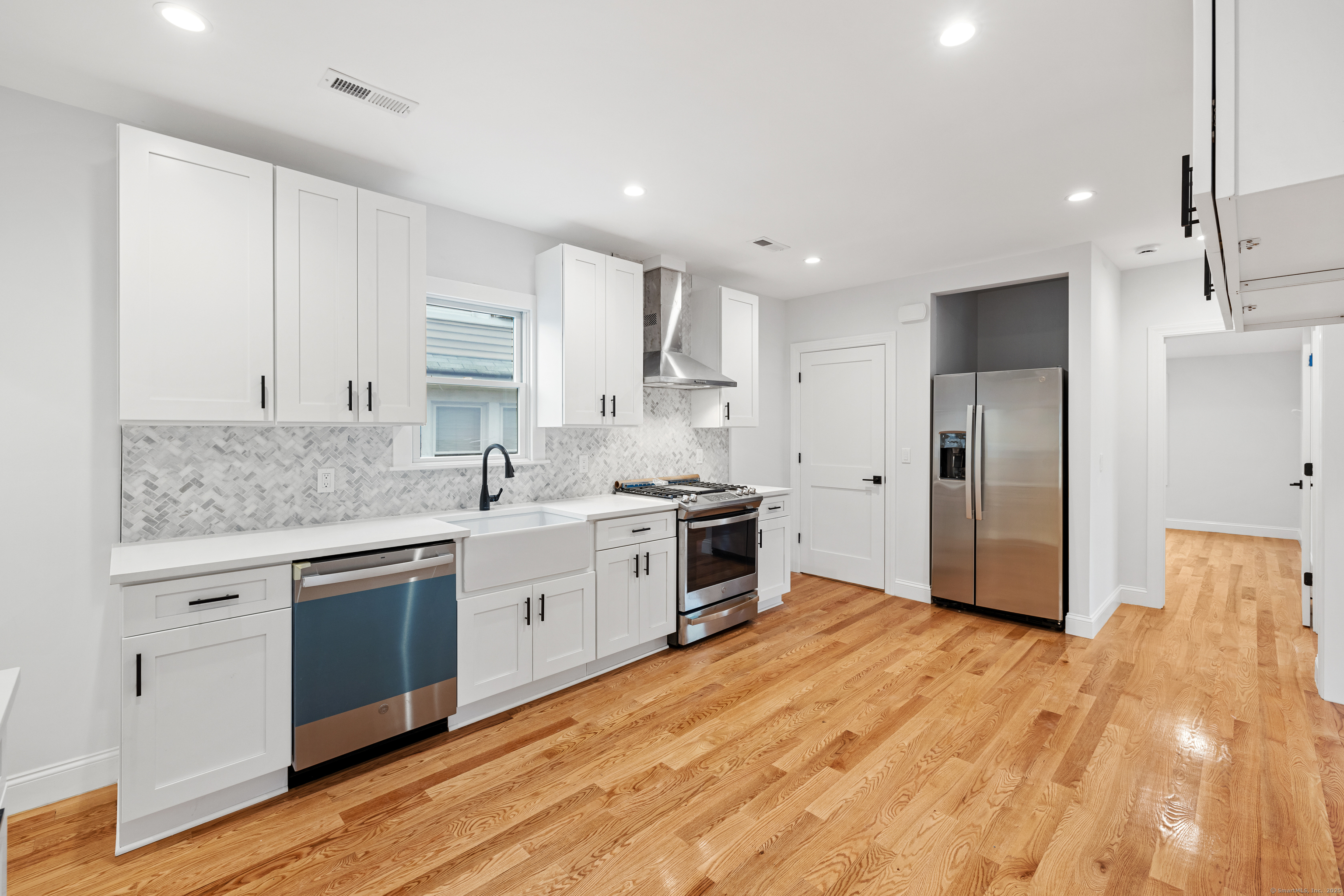 Rental Property at Elmcroft Road 2, Stamford, Connecticut - Bedrooms: 2 
Bathrooms: 1 
Rooms: 4  - $2,950 MO.