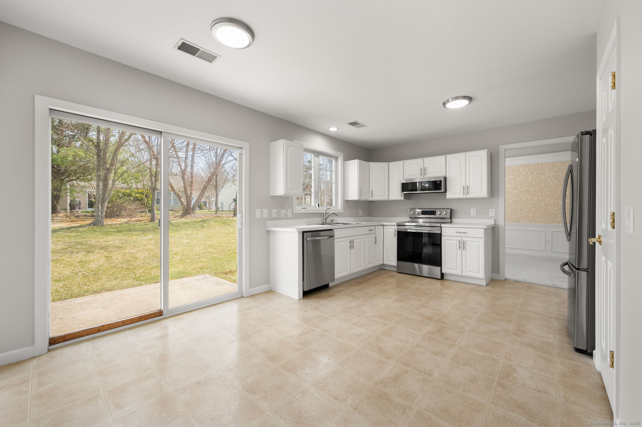 2 Beechwood Drive, Waterford, Connecticut image 10