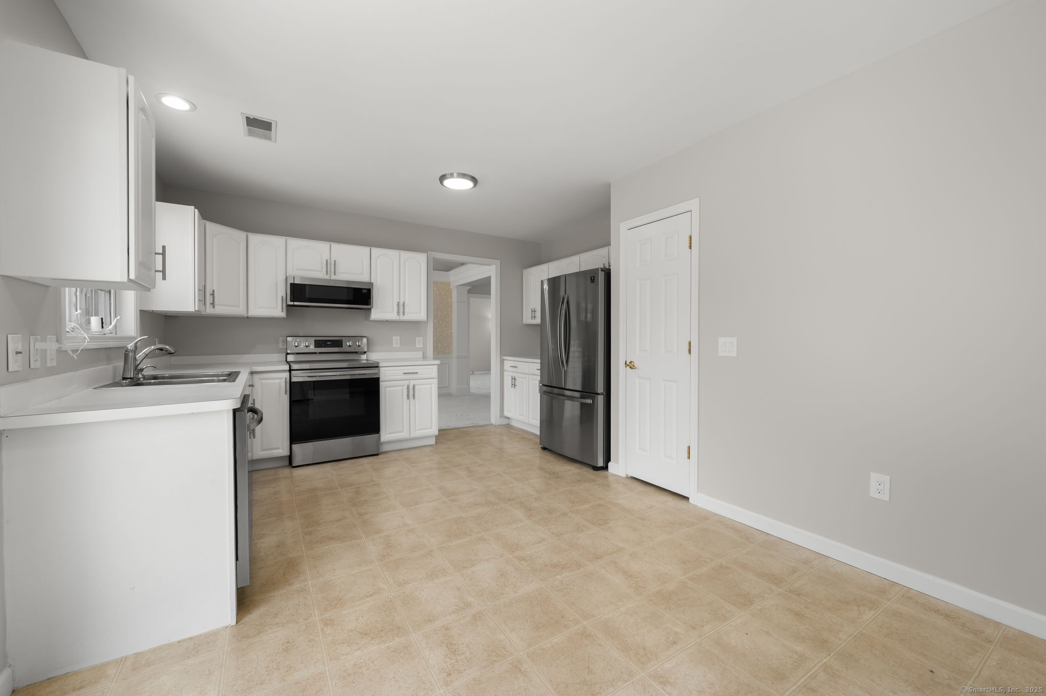 2 Beechwood Drive, Waterford, Connecticut image 9