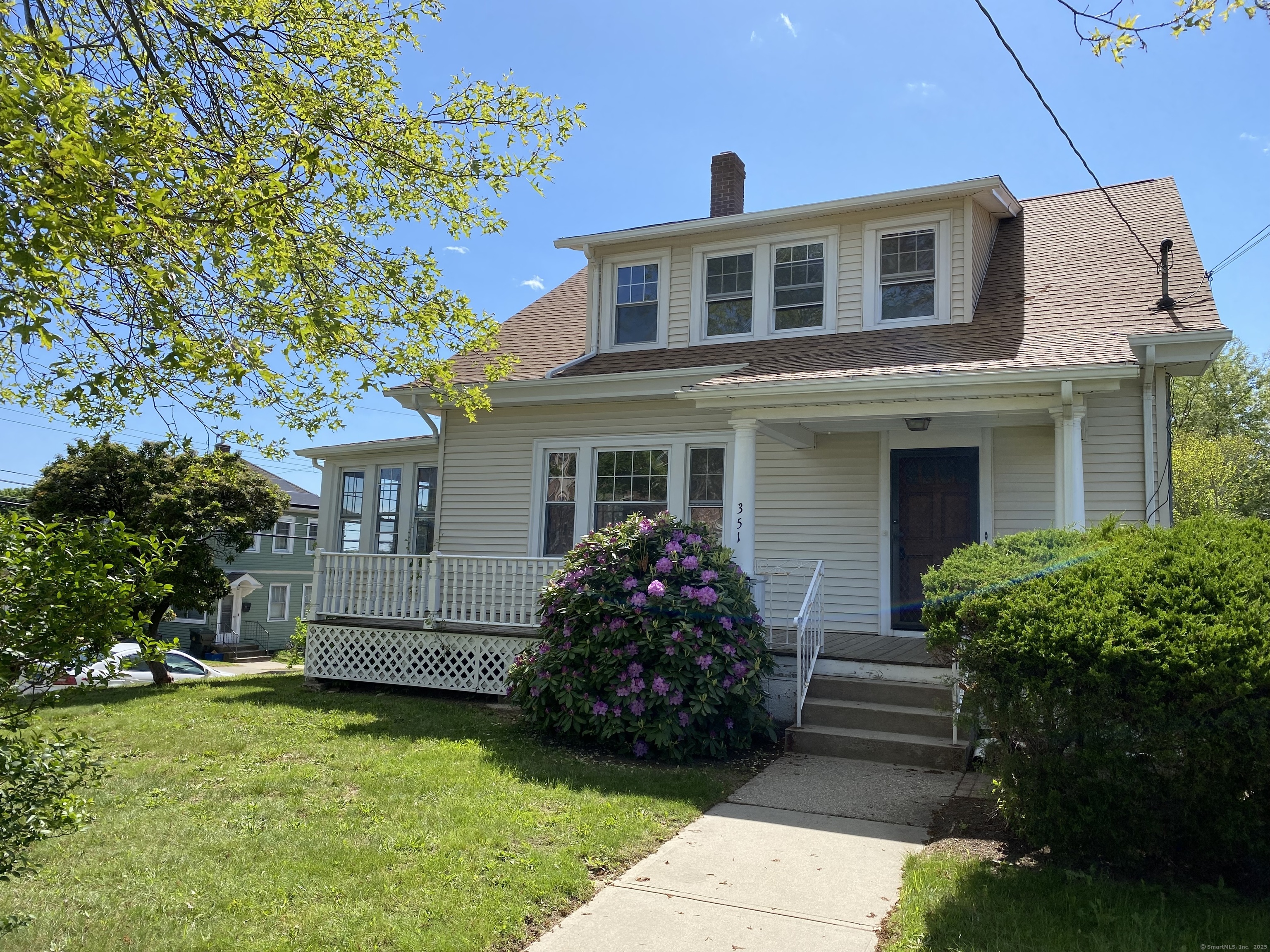 Ocean Avenue, New London, Connecticut - 4 Bedrooms  
2 Bathrooms  
8 Rooms - 