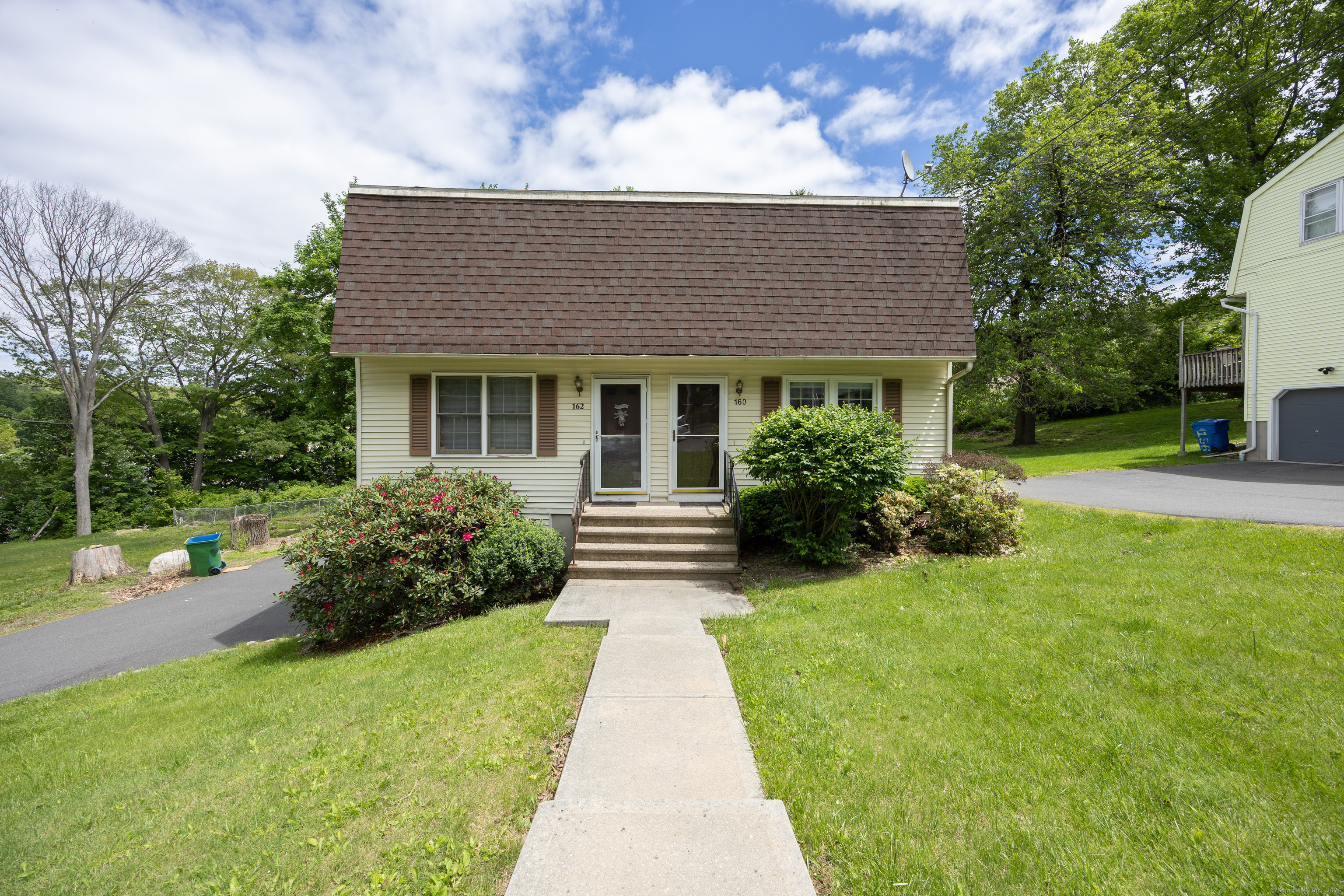 Property for Sale at Macarthur Drive 160, Waterbury, Connecticut - Bedrooms: 2 
Bathrooms: 2 
Rooms: 4  - $185,000
