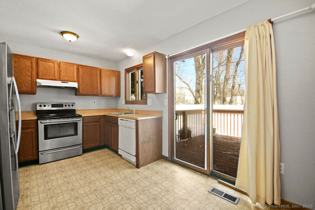 21 Windwood Drive #21, Windsor Locks, Connecticut image 5