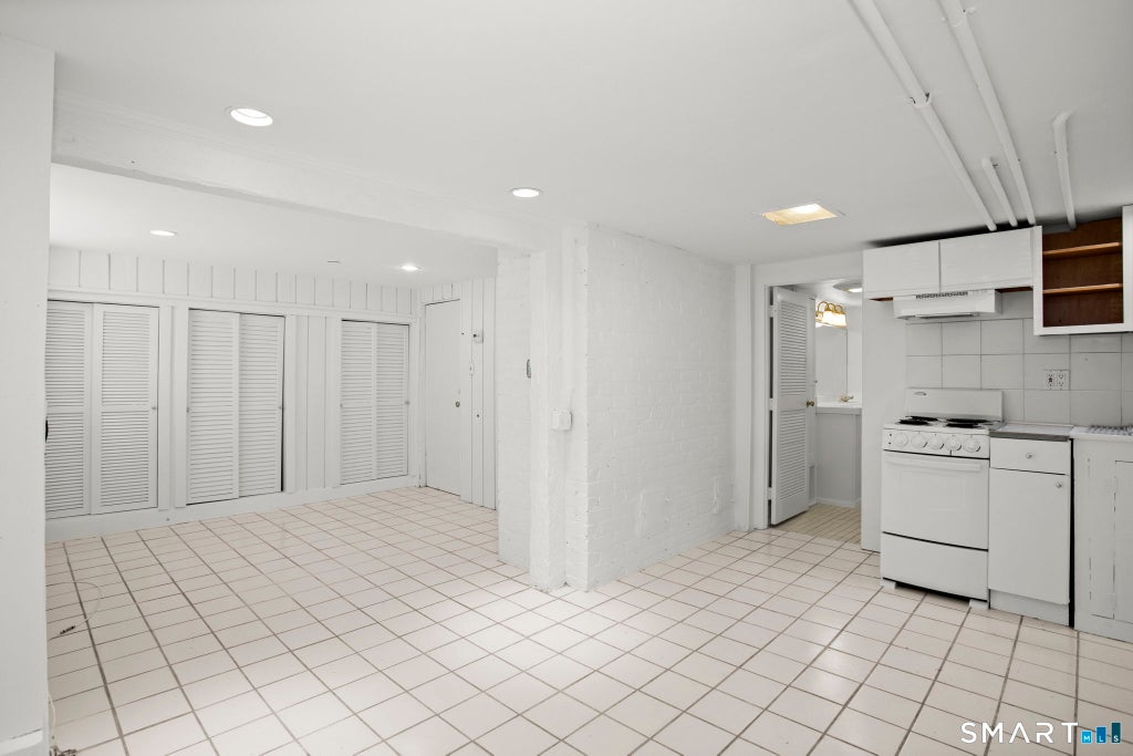 Photo of 18 Claremont Street #3, Stamford, CT 06902 (MLS # 24212929)