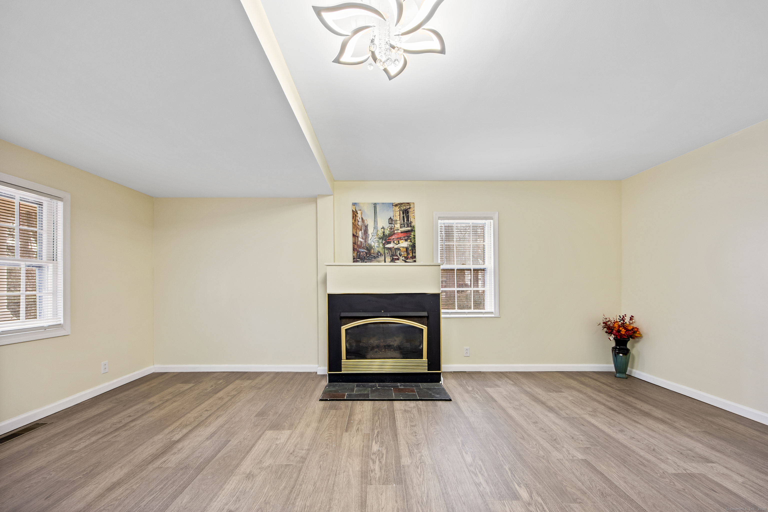 Harwinton, Connecticut 06791, United States, 4 Bedrooms Bedrooms, ,3 BathroomsBathrooms,Residential,Active,84118