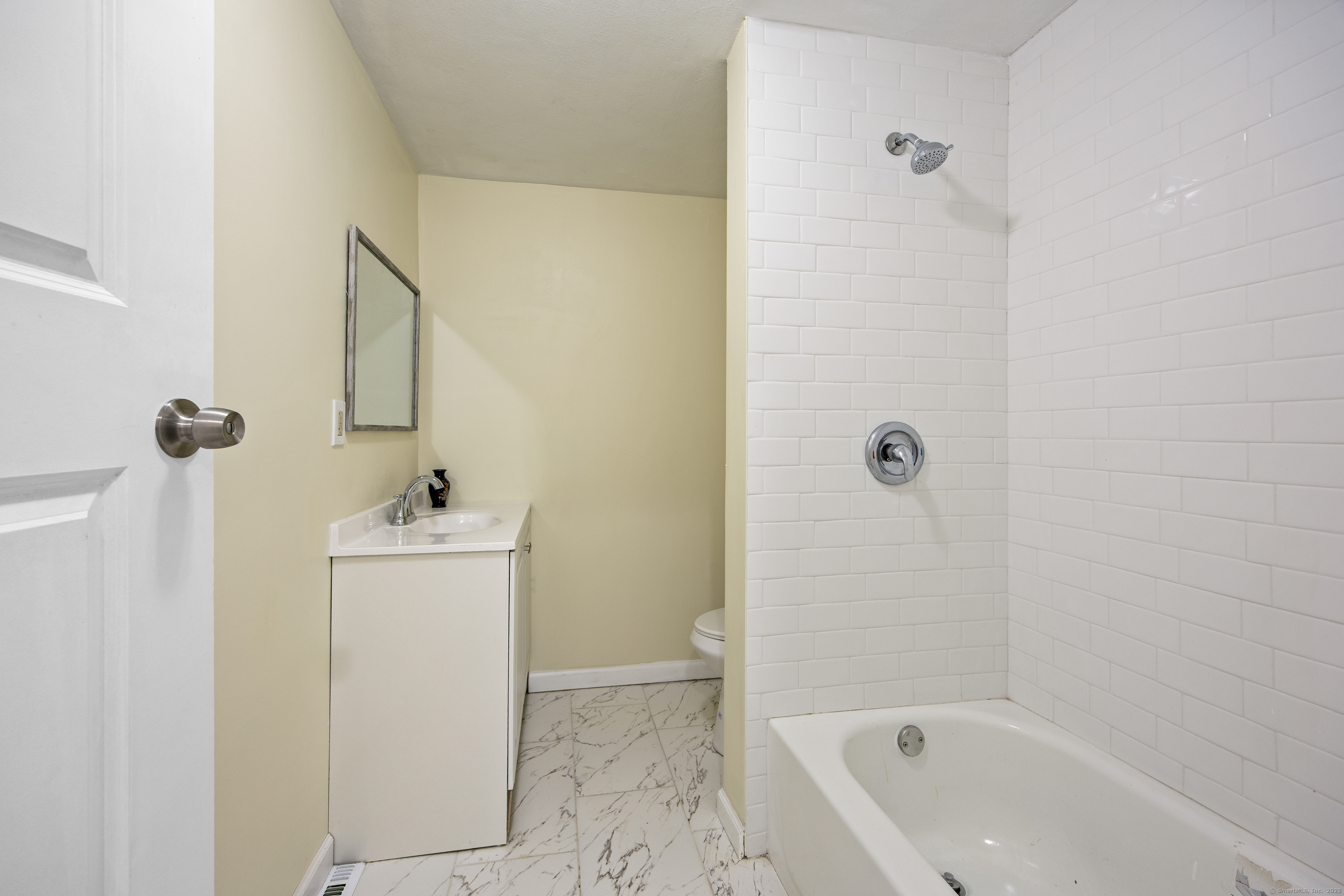 Harwinton, Connecticut 06791, United States, 4 Bedrooms Bedrooms, ,3 BathroomsBathrooms,Residential,Active,84118