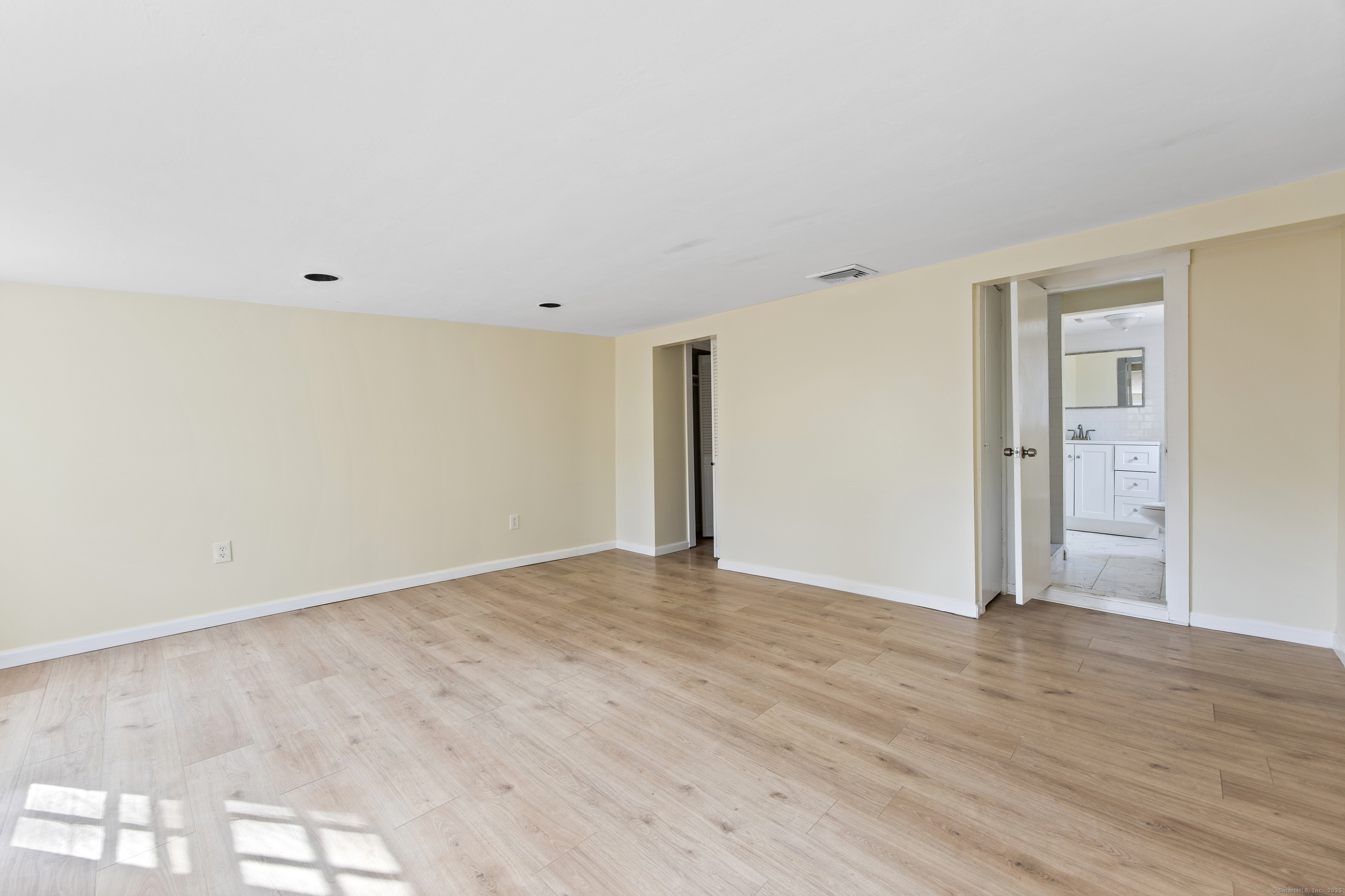 Harwinton, Connecticut 06791, United States, 4 Bedrooms Bedrooms, ,3 BathroomsBathrooms,Residential,Active,84118