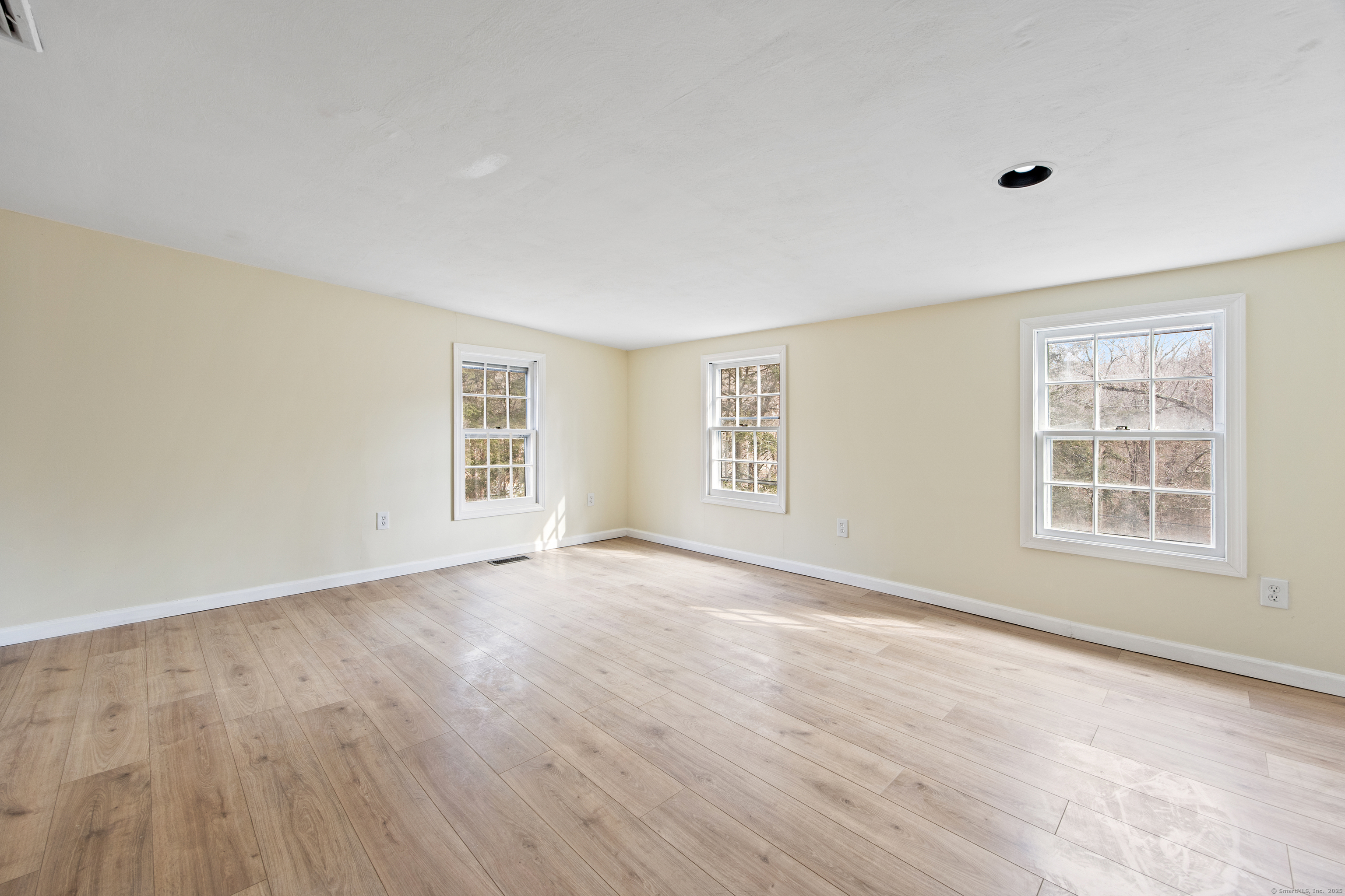 Harwinton, Connecticut 06791, United States, 4 Bedrooms Bedrooms, ,3 BathroomsBathrooms,Residential,Active,84118