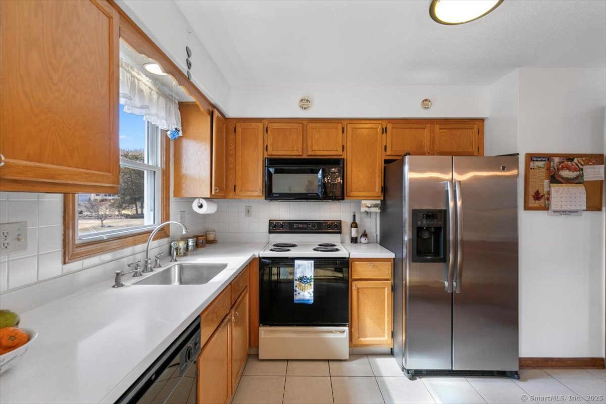 1182 W Woods Road, Hamden, Connecticut image 10