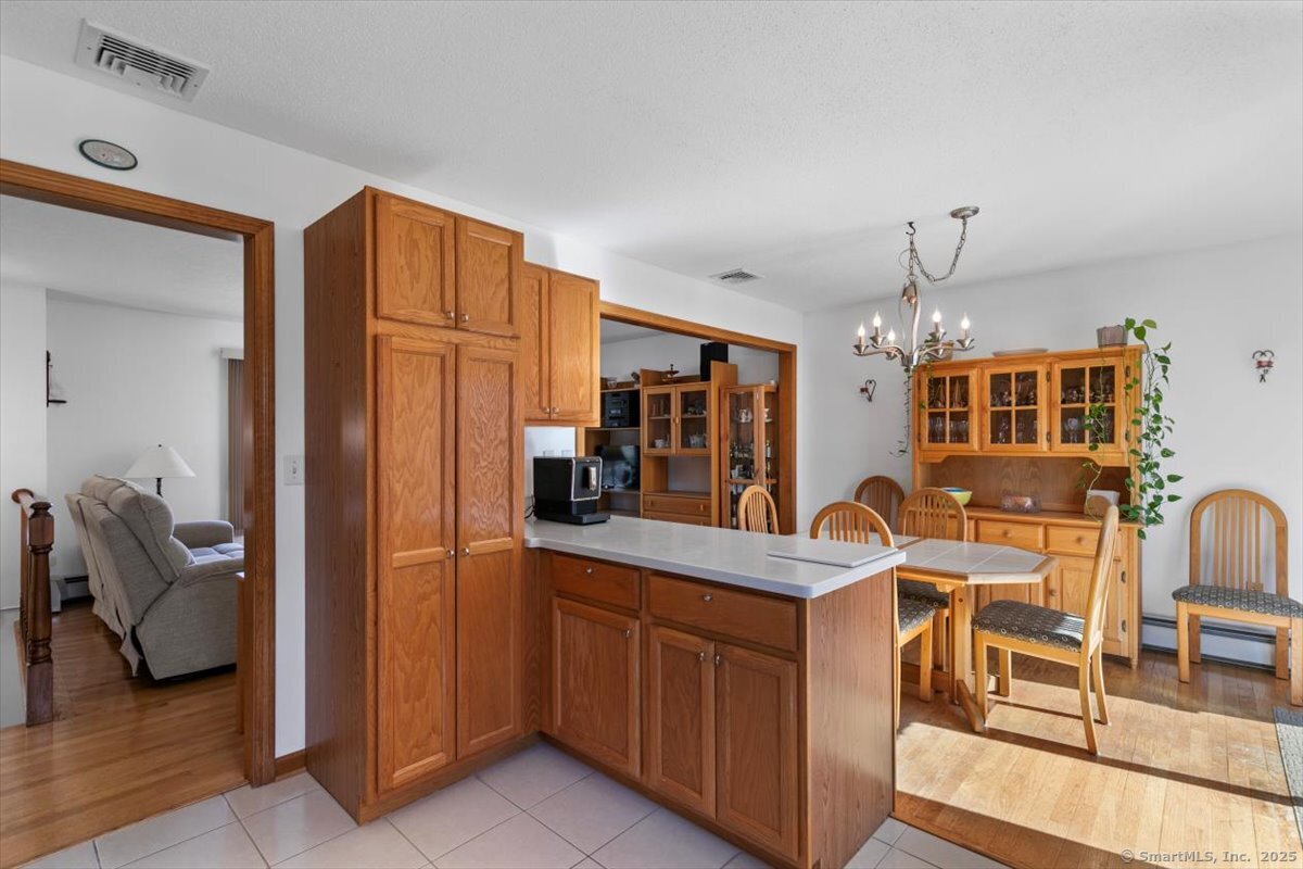 1182 W Woods Road, Hamden, Connecticut image 11