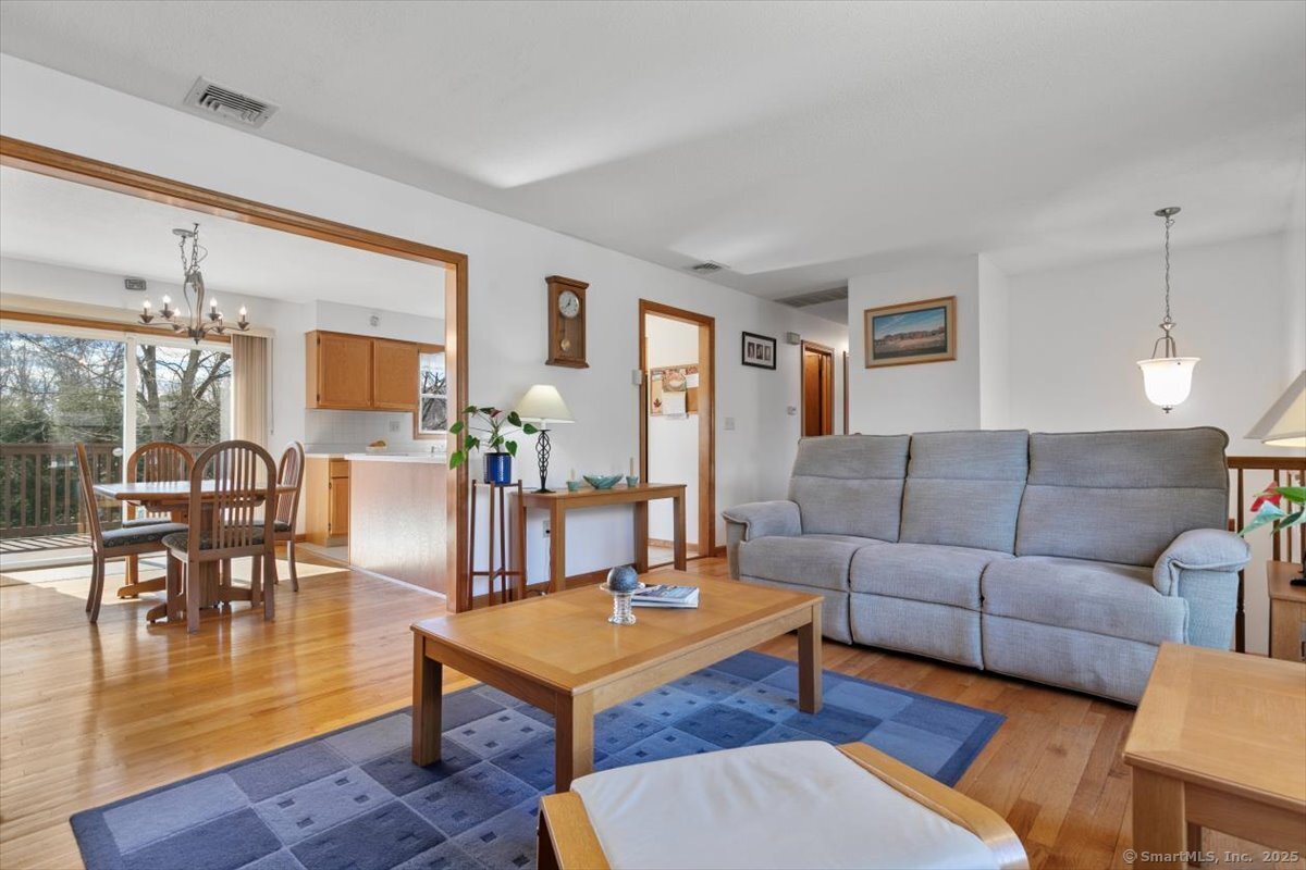 1182 W Woods Road, Hamden, Connecticut image 3