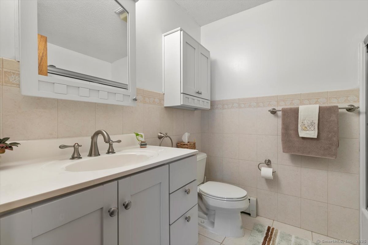 1182 W Woods Road, Hamden, Connecticut image 22