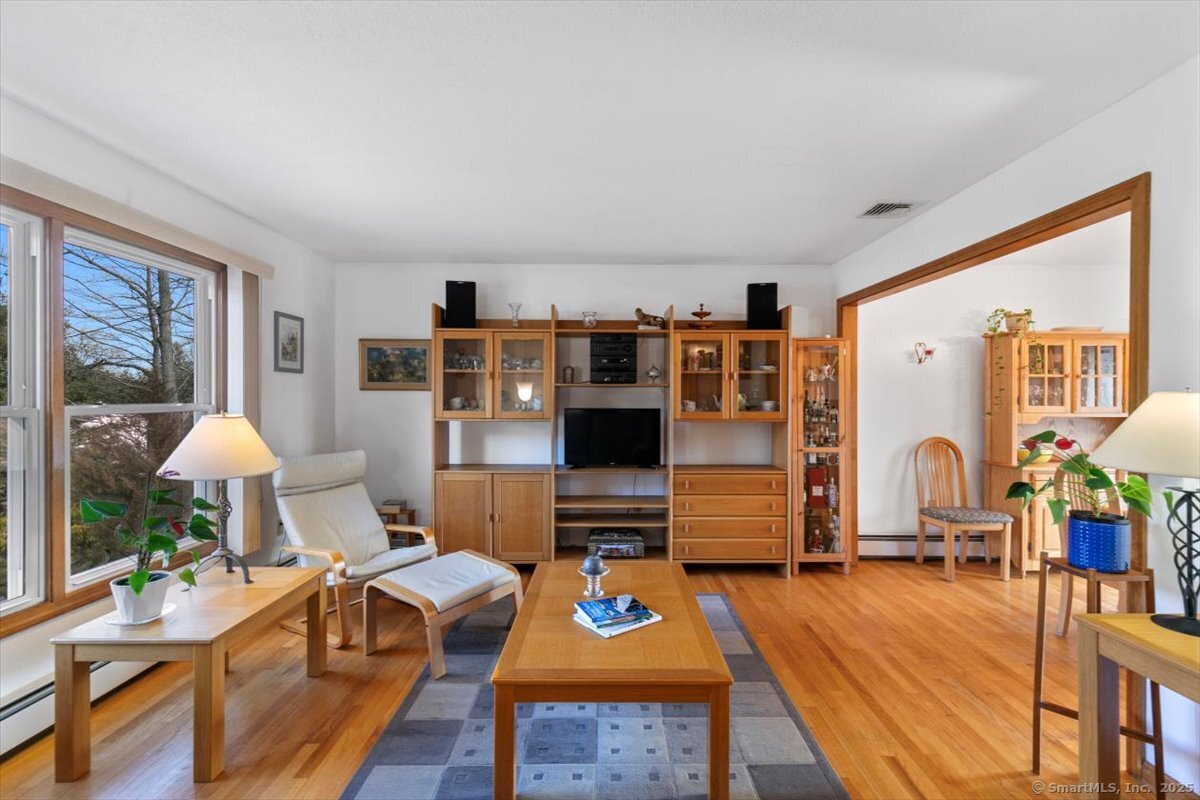 1182 W Woods Road, Hamden, Connecticut image 6