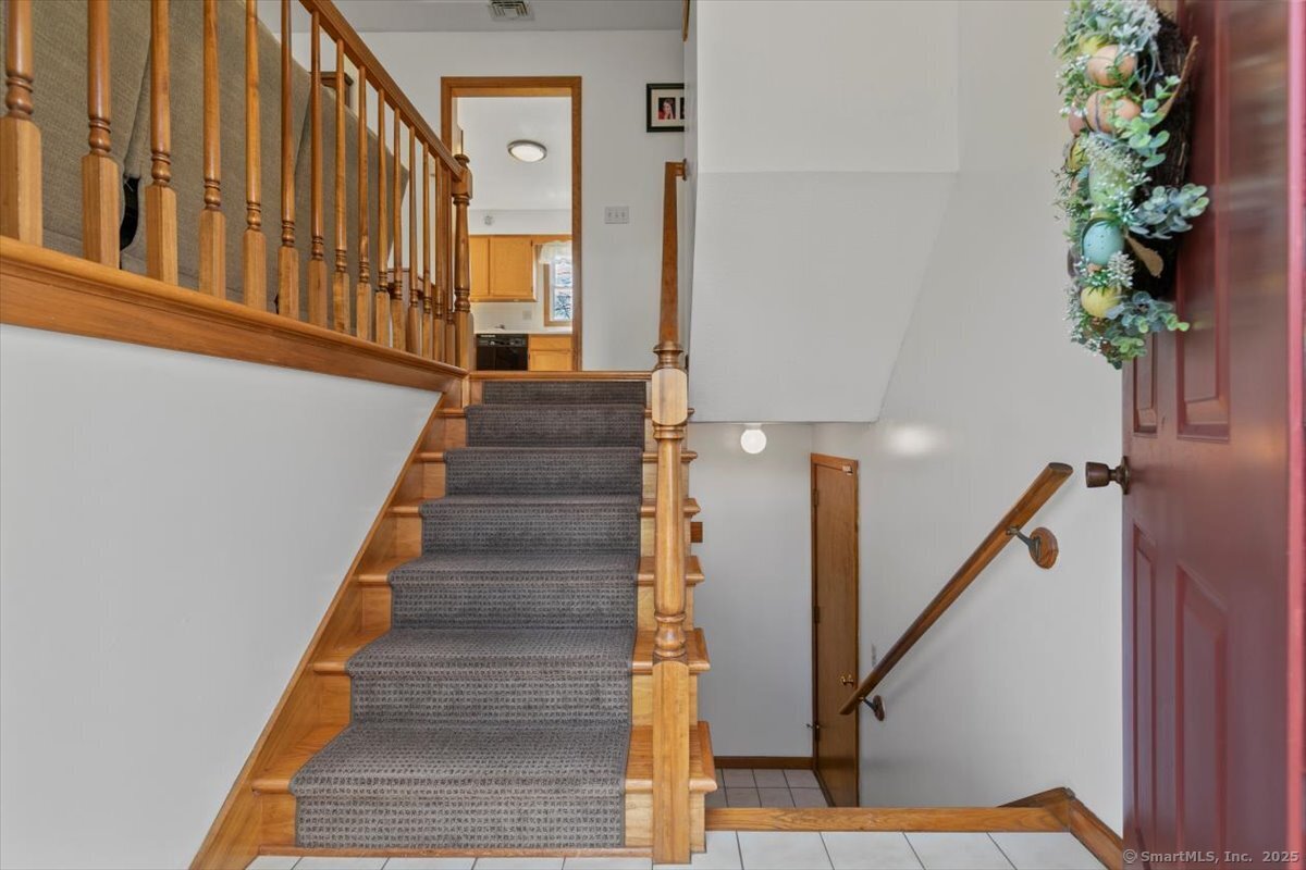 1182 W Woods Road, Hamden, Connecticut image 2
