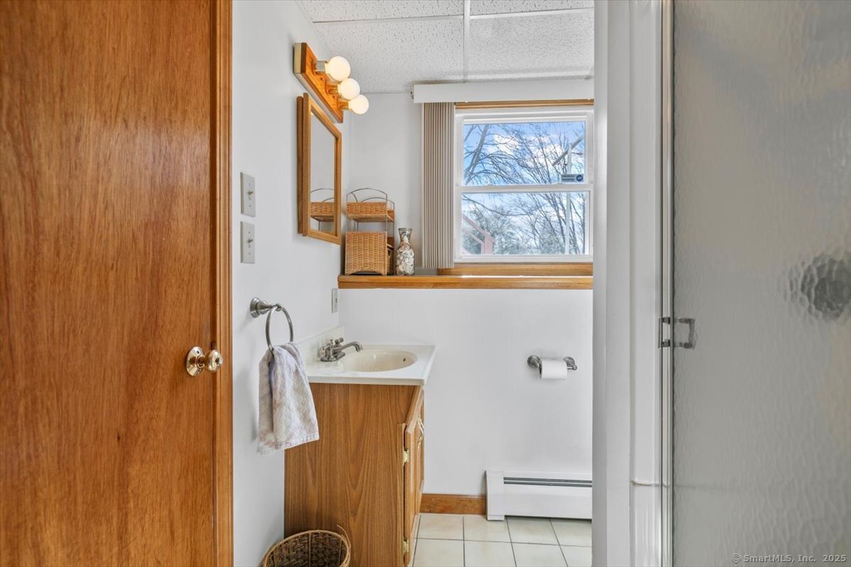 1182 W Woods Road, Hamden, Connecticut image 28