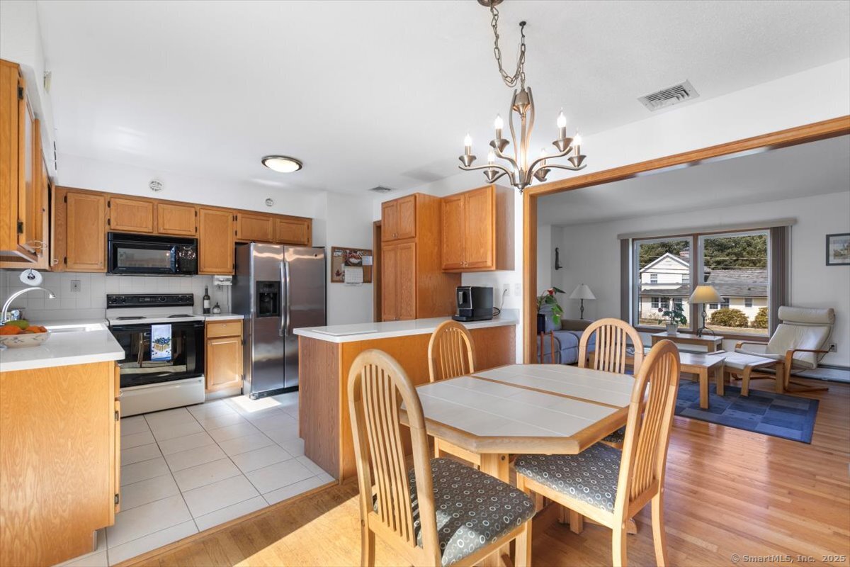 1182 W Woods Road, Hamden, Connecticut image 9