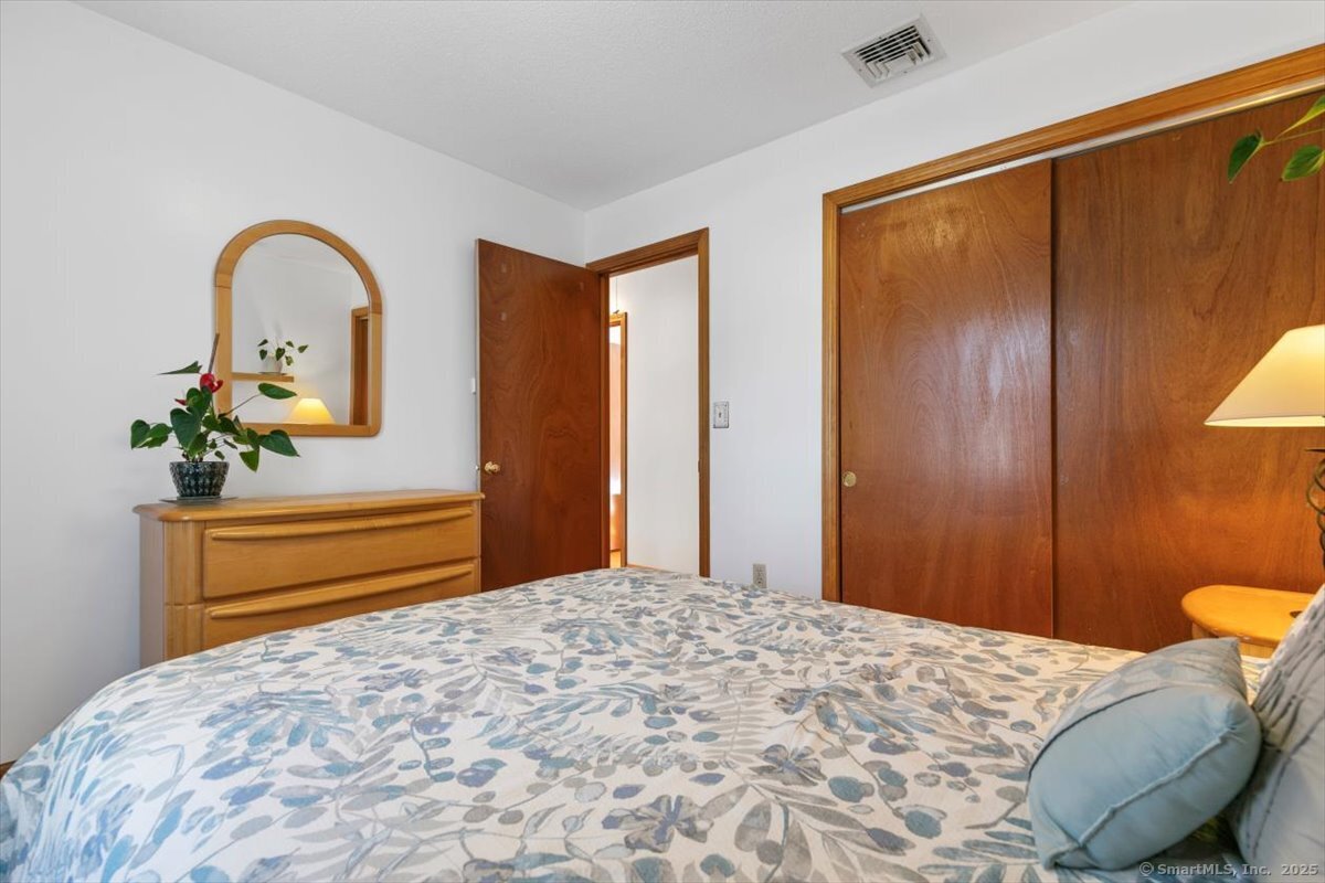 1182 W Woods Road, Hamden, Connecticut image 21