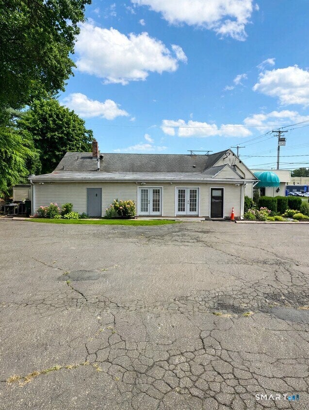 441 Derby Avenue