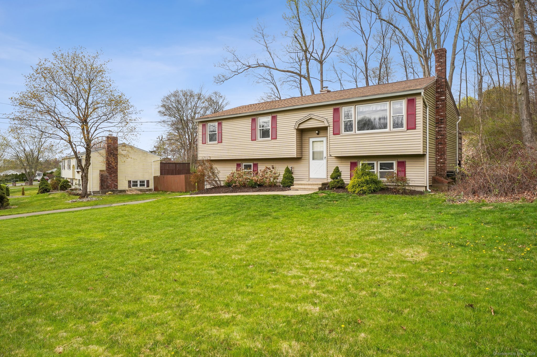 33 Summerwood Drive, Wallingford, Connecticut image 2