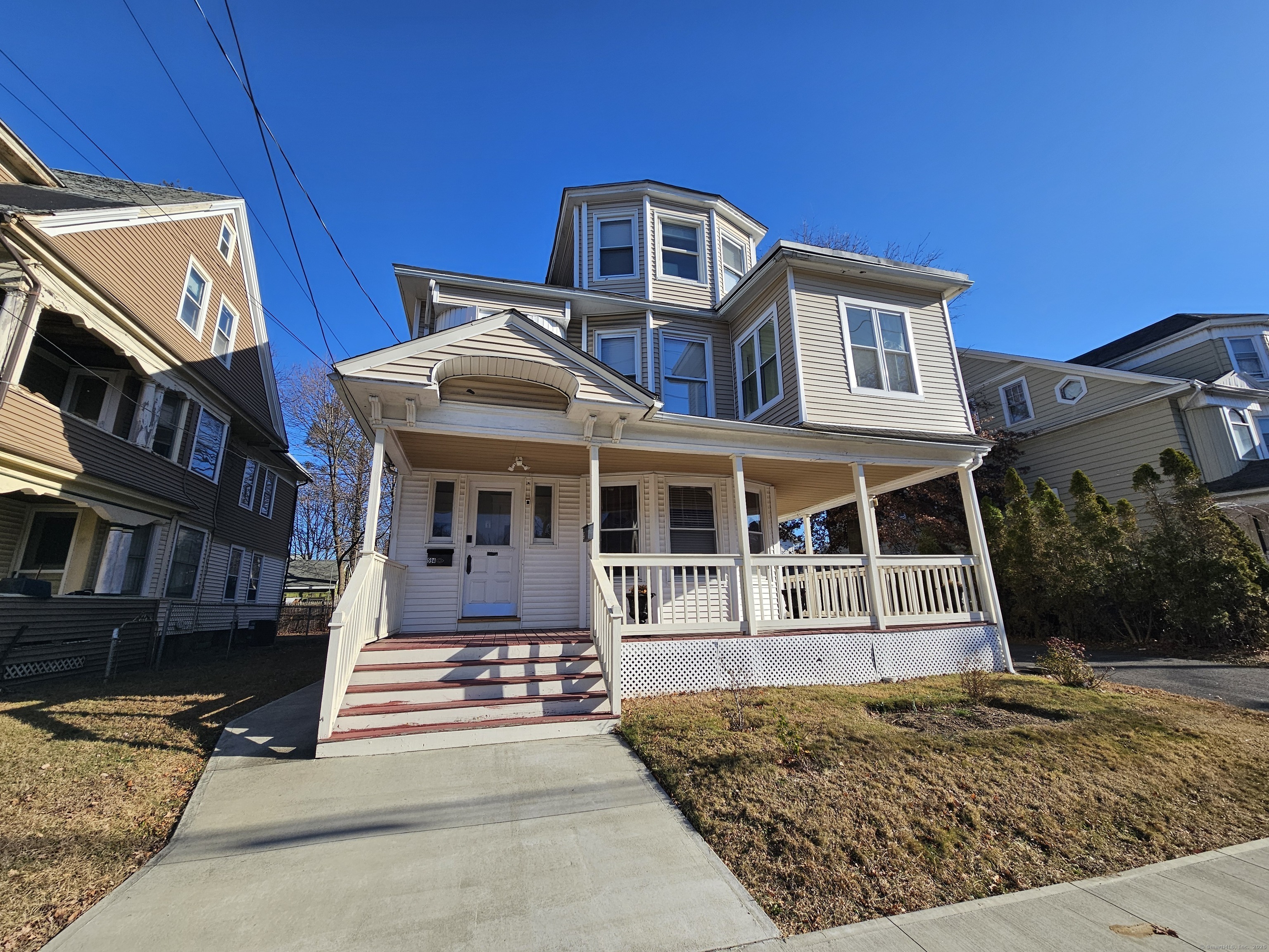 Laurel Avenue 2nd Floor, Bridgeport, Connecticut - 2 Bedrooms  
1 Bathrooms  
5 Rooms - 