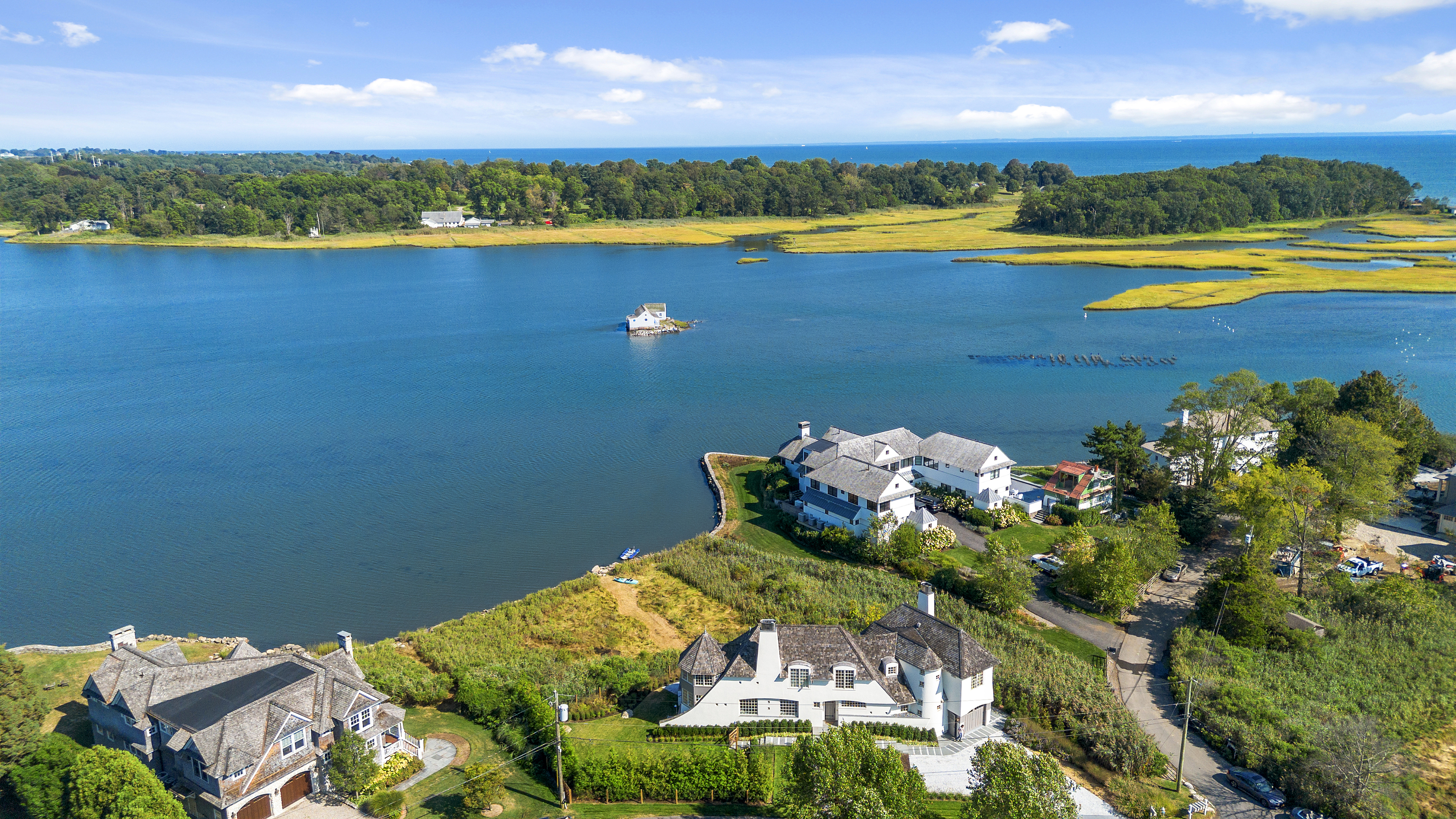 32 Edgewater Hillside