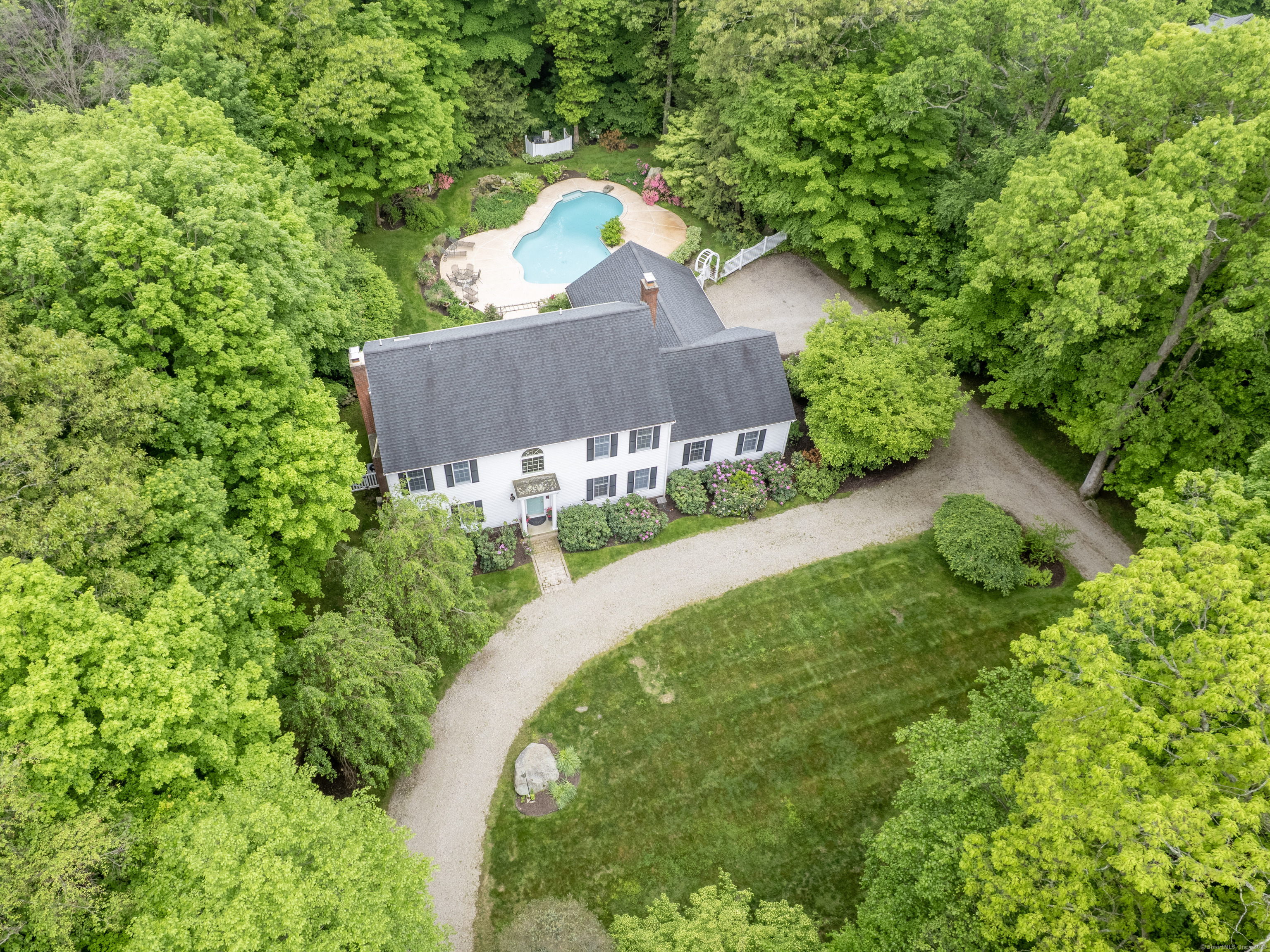 Tall Oaks Road, Wilton, Connecticut - 4 Bedrooms  
4 Bathrooms  
9 Rooms - 