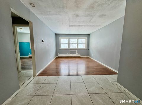 Photo of 65 Donna Drive #C4, New Haven, CT 06513 (MLS # 24146988)