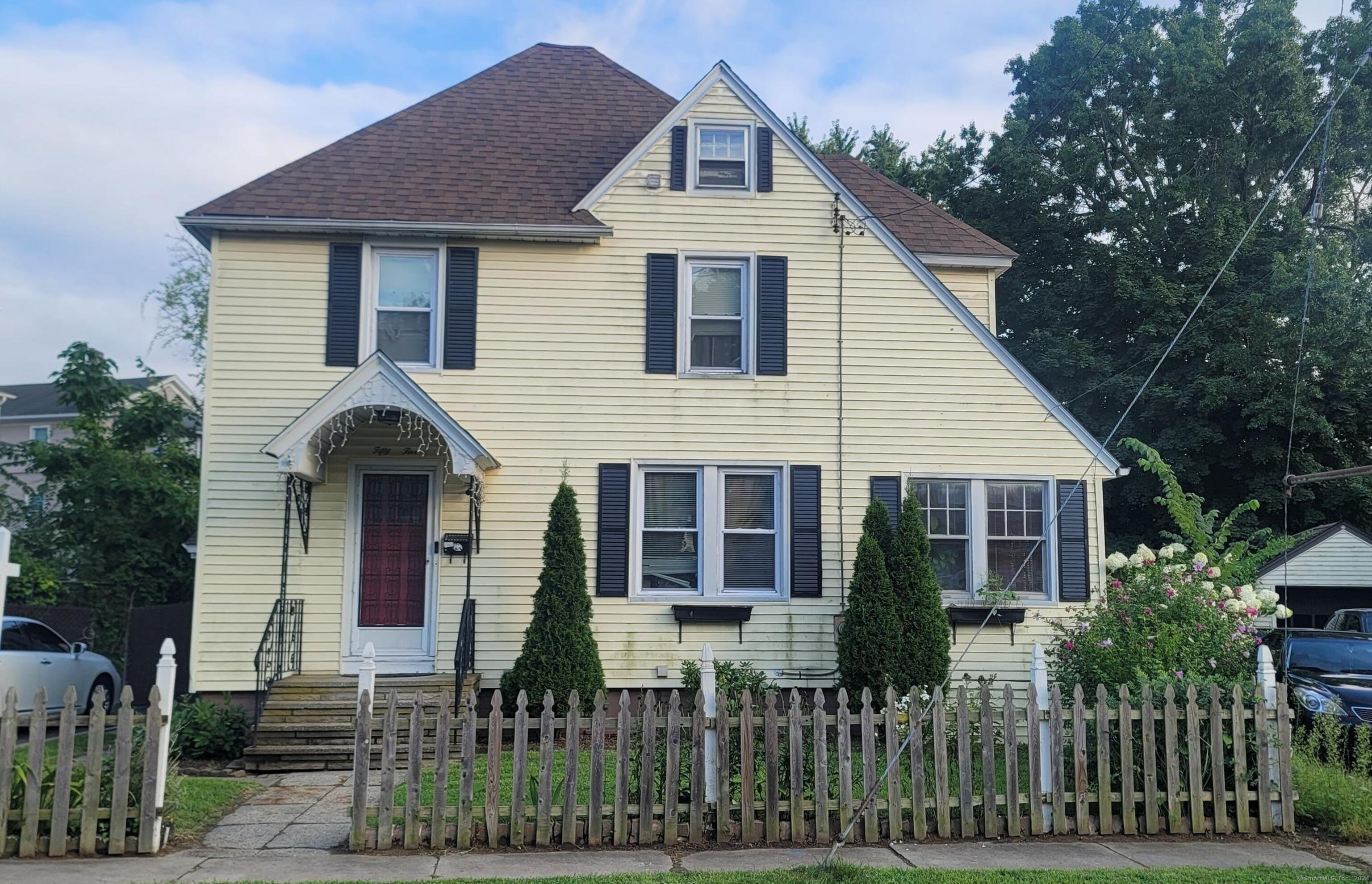 Daniel Street, East Hartford, Connecticut - 3 Bedrooms  
2 Bathrooms  
7 Rooms - 