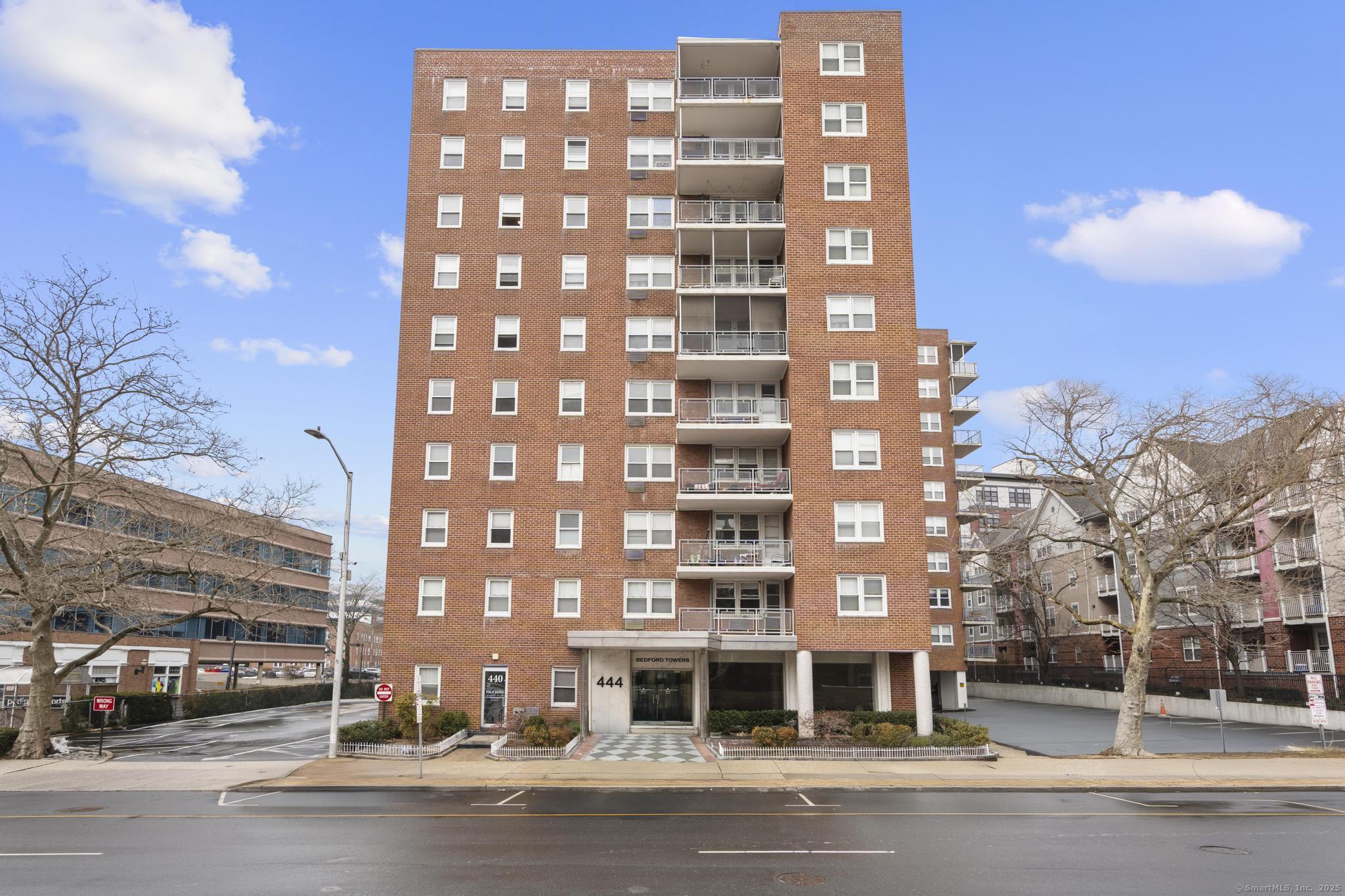 Property for Sale at Bedford Street Apt 3R, Stamford, Connecticut - Bedrooms: 2 
Bathrooms: 1 
Rooms: 4  - $350,000