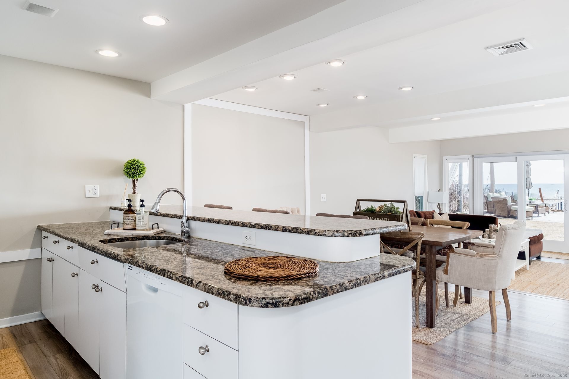 1987 Fairfield Beach Road