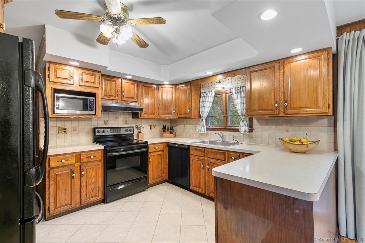 39 Locke Drive, North Haven, Connecticut image 2