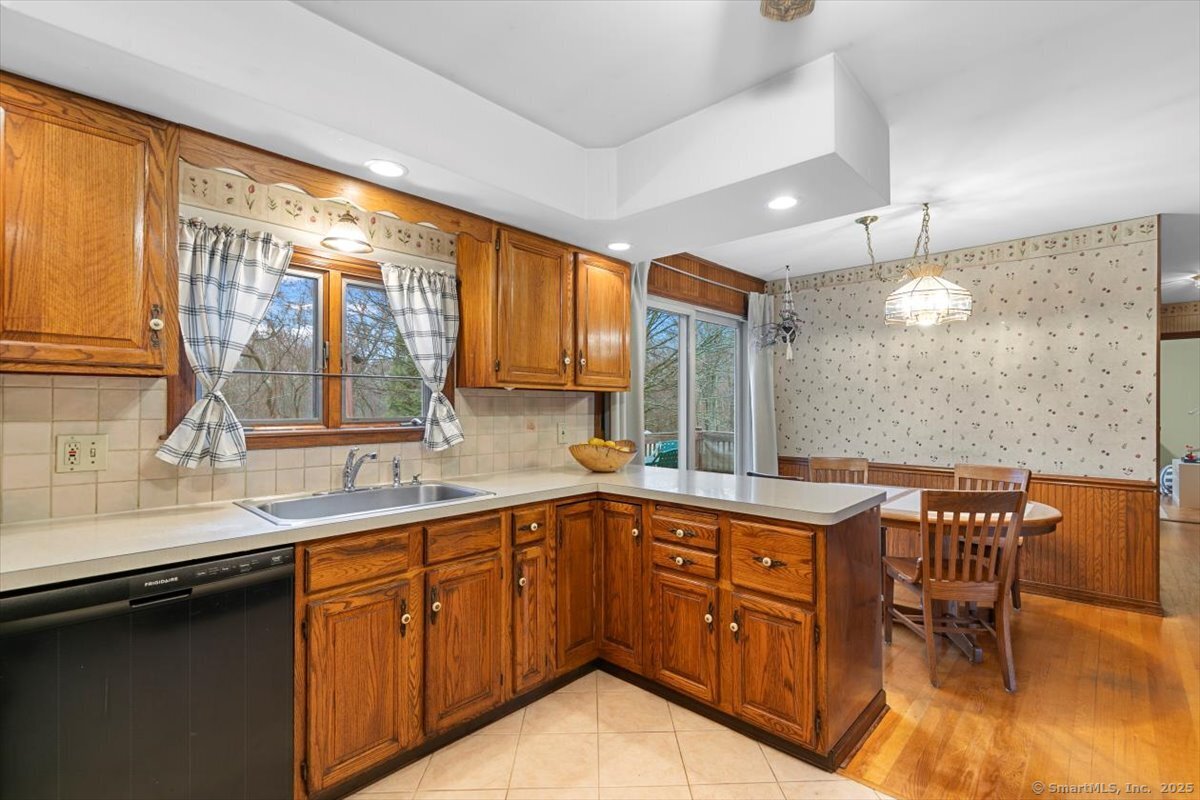 39 Locke Drive, North Haven, Connecticut image 3