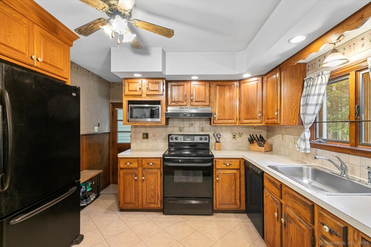 39 Locke Drive, North Haven, Connecticut image 4