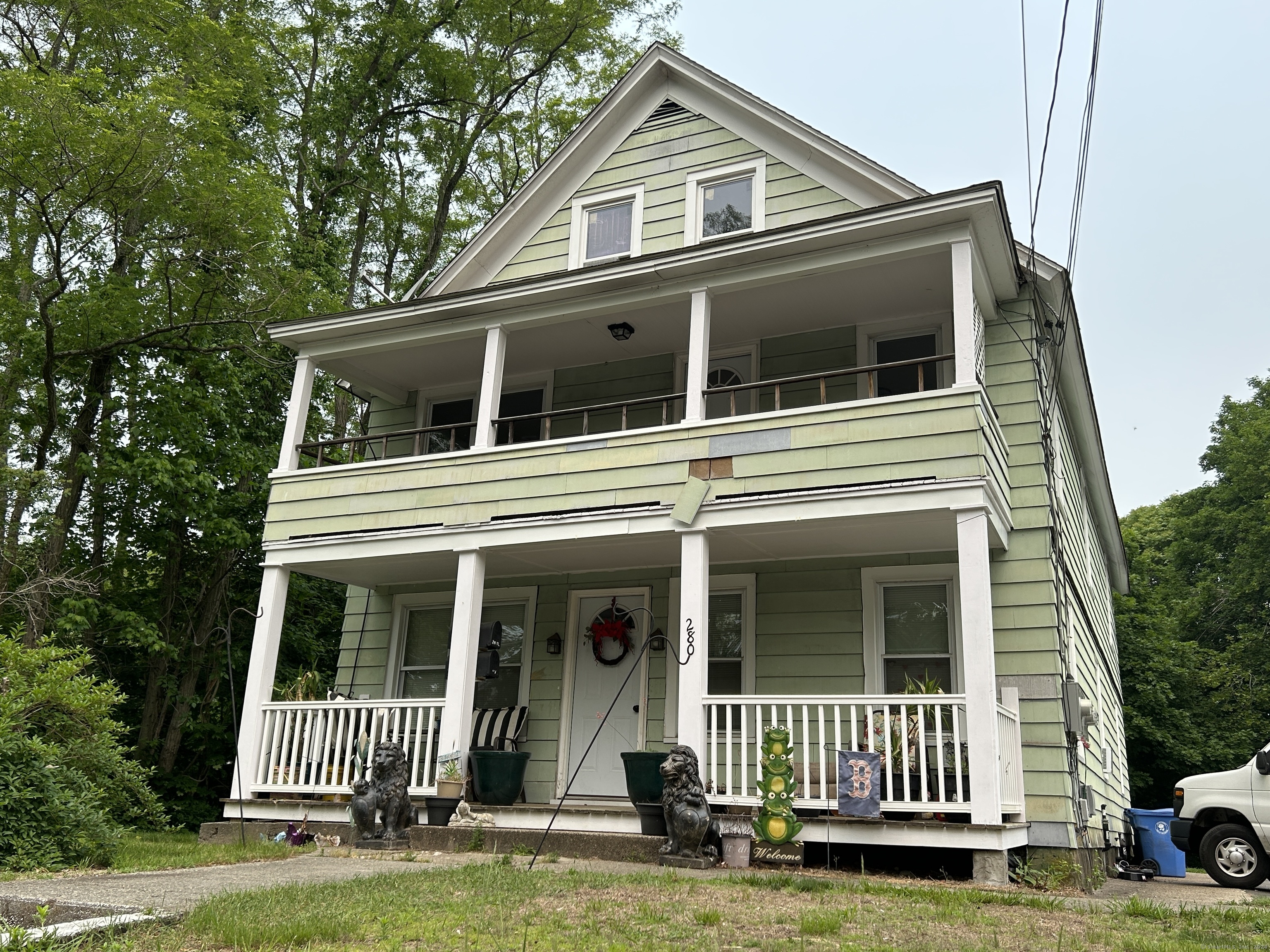 Hamilton Avenue 2nd Fl, Norwich, Connecticut - 3 Bedrooms  
1 Bathrooms  
6 Rooms - 