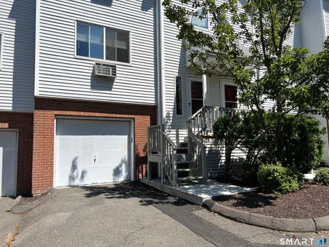 Photo of 925 Oronoke Road #11E, Waterbury, CT 06708 (MLS # 24195777)