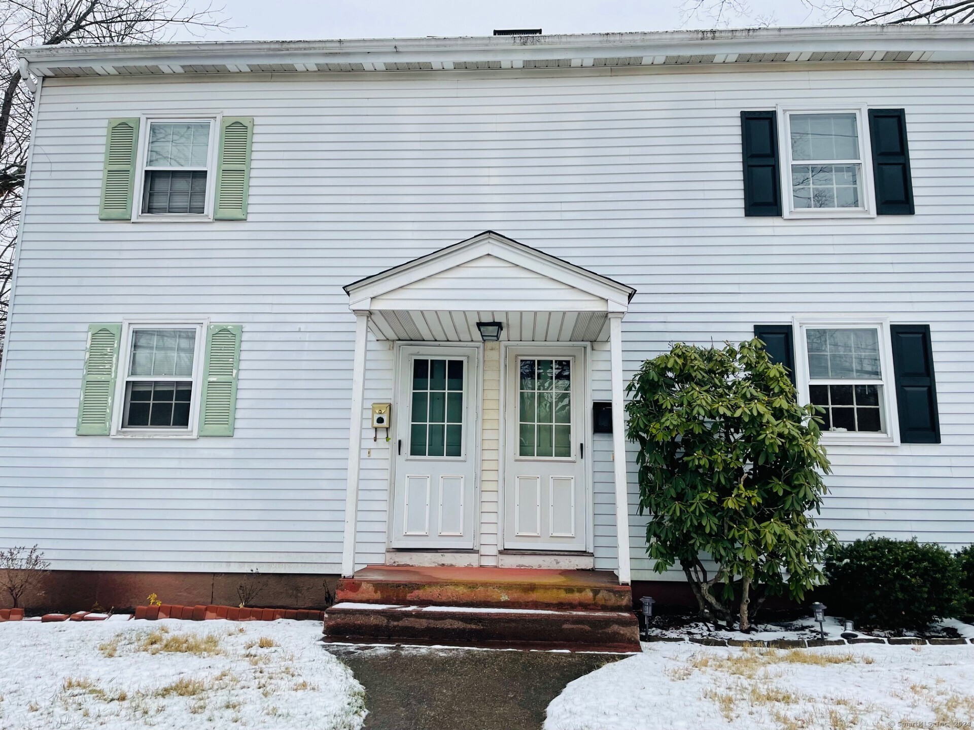 Rental Property at 75 Union Street 75, Manchester, Connecticut - Bedrooms: 2 
Bathrooms: 2 
Rooms: 4  - $1,800 MO.