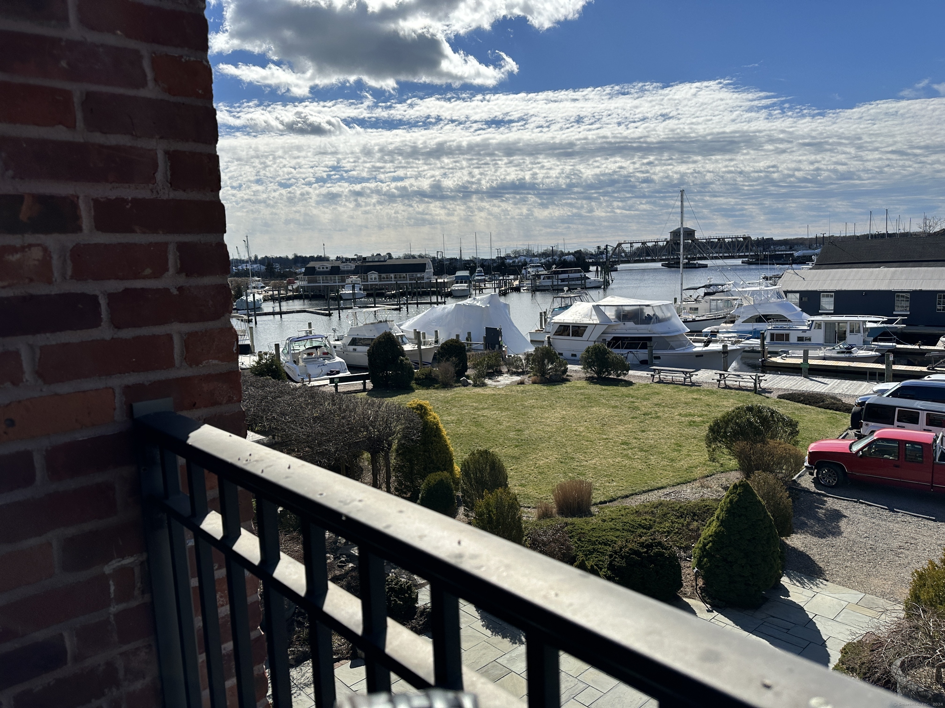 17 Water Street A-9, Groton, Connecticut - 3 Bedrooms  
3 Bathrooms  
5 Rooms - 