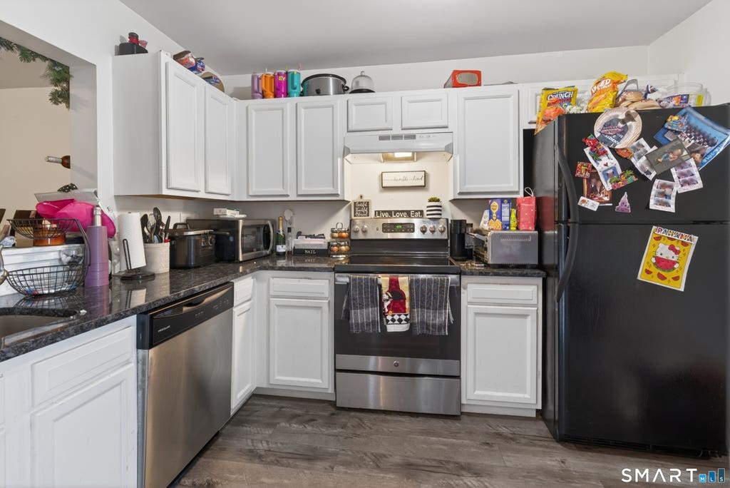Photo of 1425 Quinnipiac Avenue #304, New Haven, CT 06513 (MLS # 24183420)