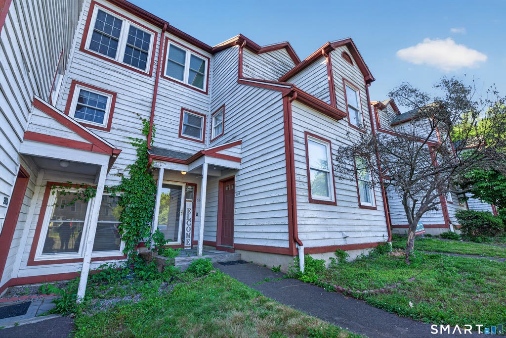 Photo of 1425 Quinnipiac Avenue #304, New Haven, CT 06513 (MLS # 24183420)