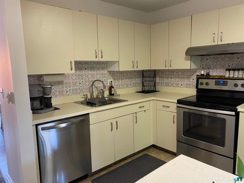 Tiny photo for 585 Park Road #5-8, Waterbury, CT 06708 (MLS # 24186763)