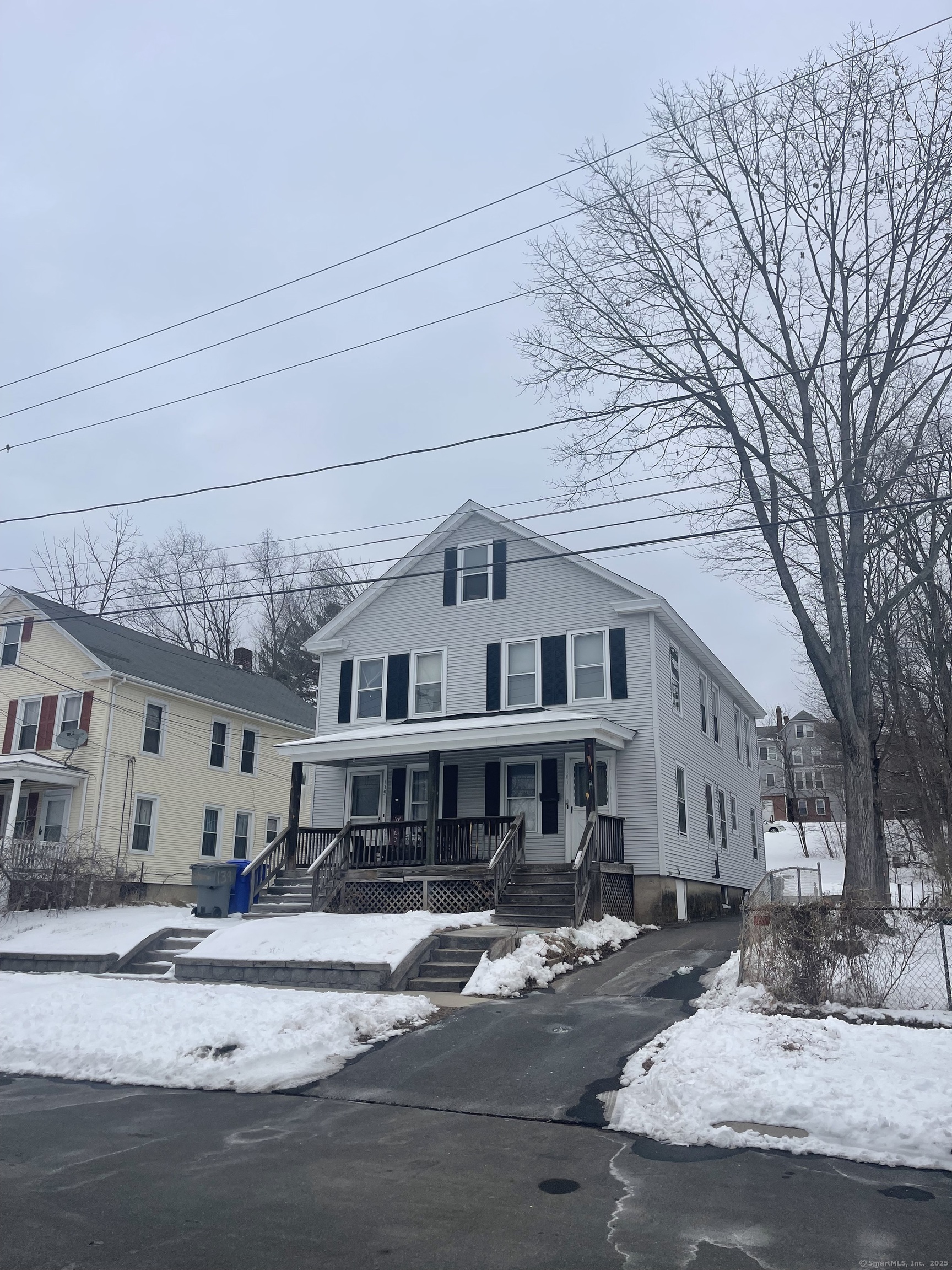 Spring Street, Enfield, Connecticut - 6 Bedrooms  
2 Bathrooms  
14 Rooms - 