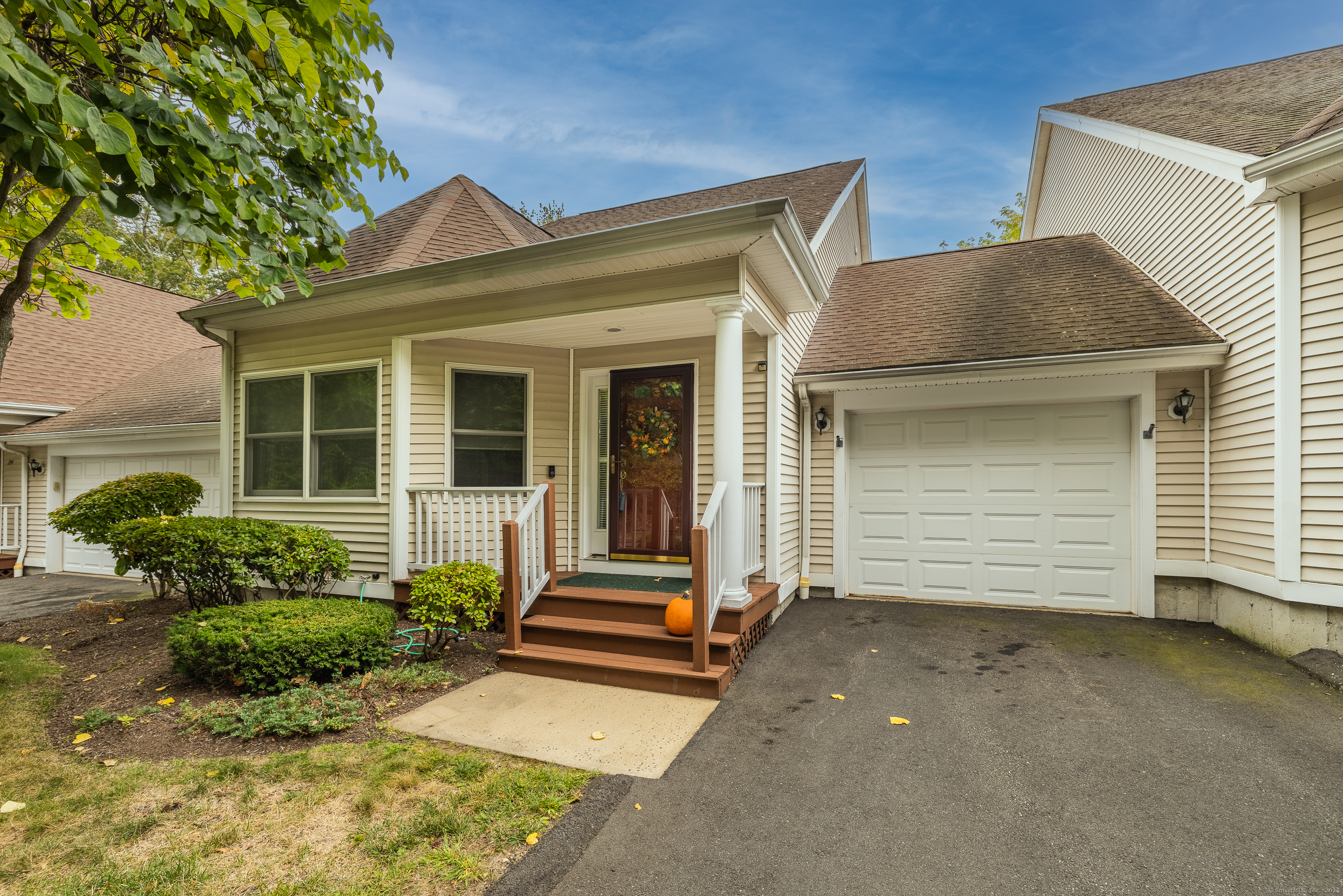 293 Summerfield Gardens 293