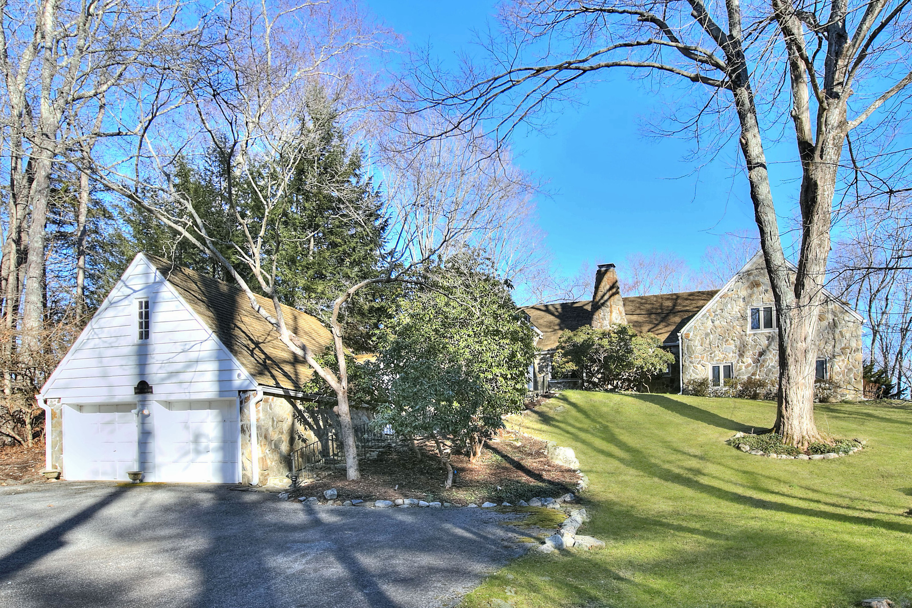 Gravel Island Road, New Canaan, Connecticut - 4 Bedrooms  
4 Bathrooms  
12 Rooms - 