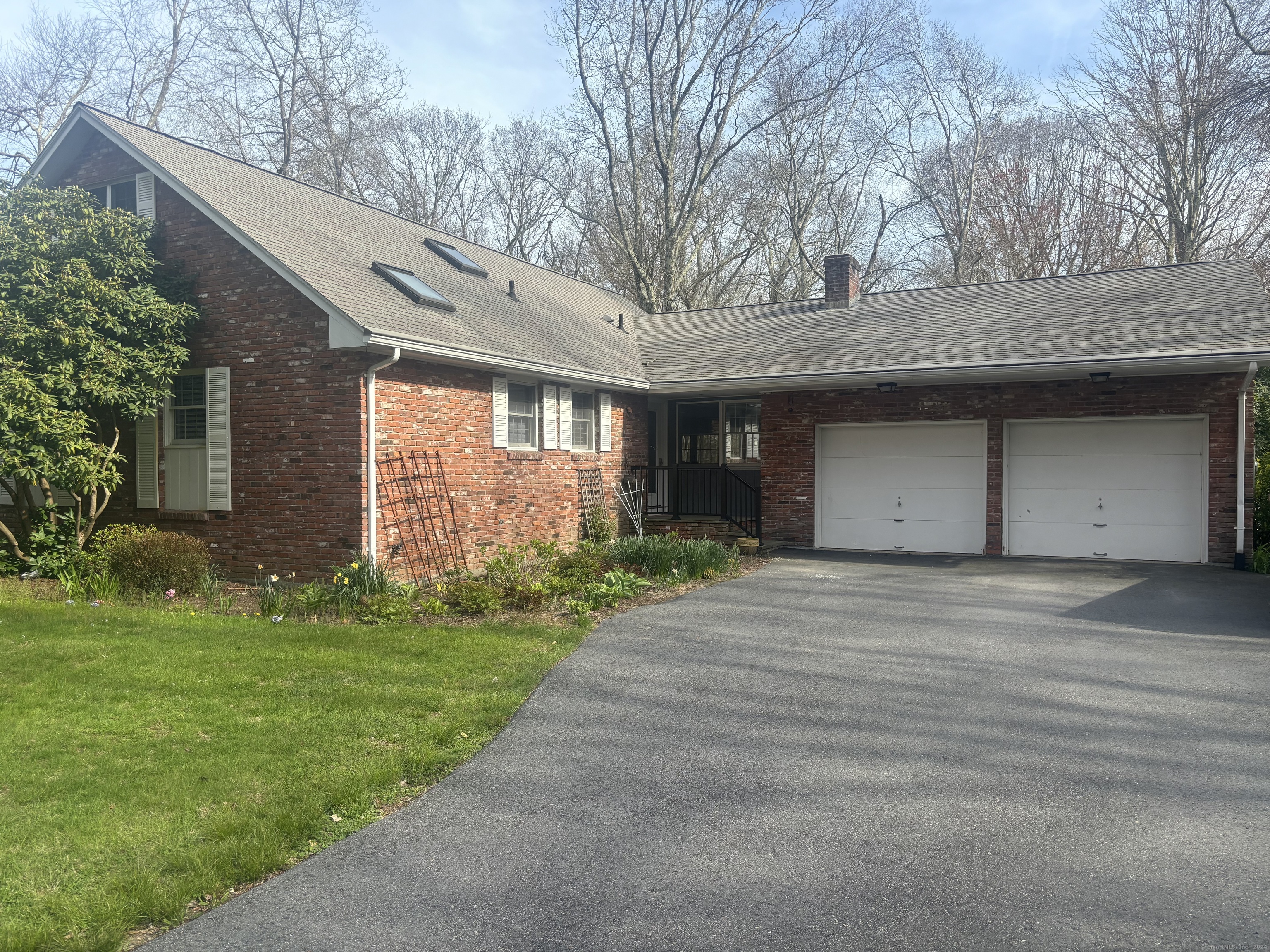 Property for Sale at 23 Longview Avenue, Waterford, Connecticut - Bedrooms: 5 
Bathrooms: 4 
Rooms: 9  - $649,900
