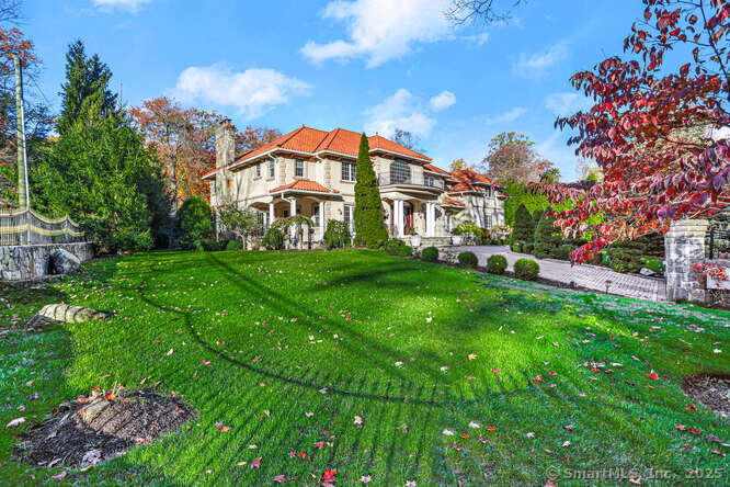 79 Comstock Hill Avenue