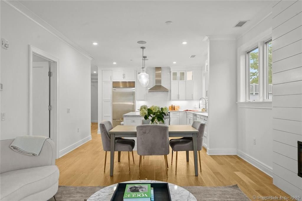202 Gramercy Park #202, New Canaan, Connecticut image 4